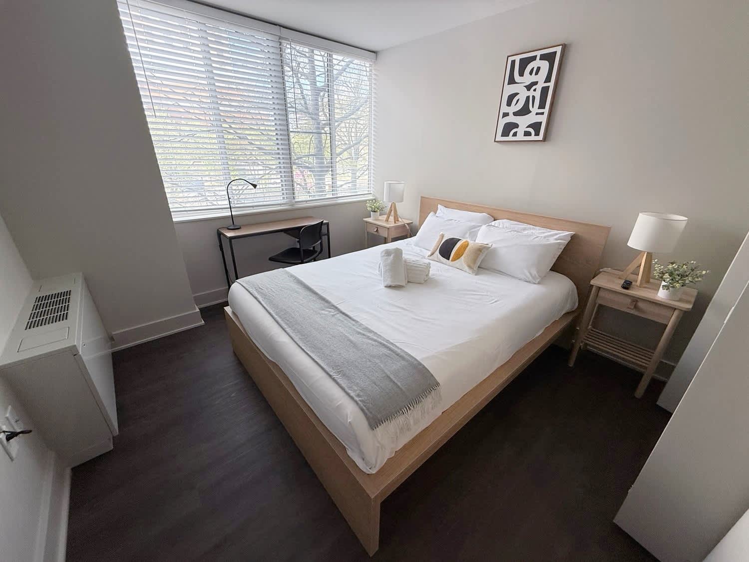 Modern Apt in Prime Location - Walk to Metro