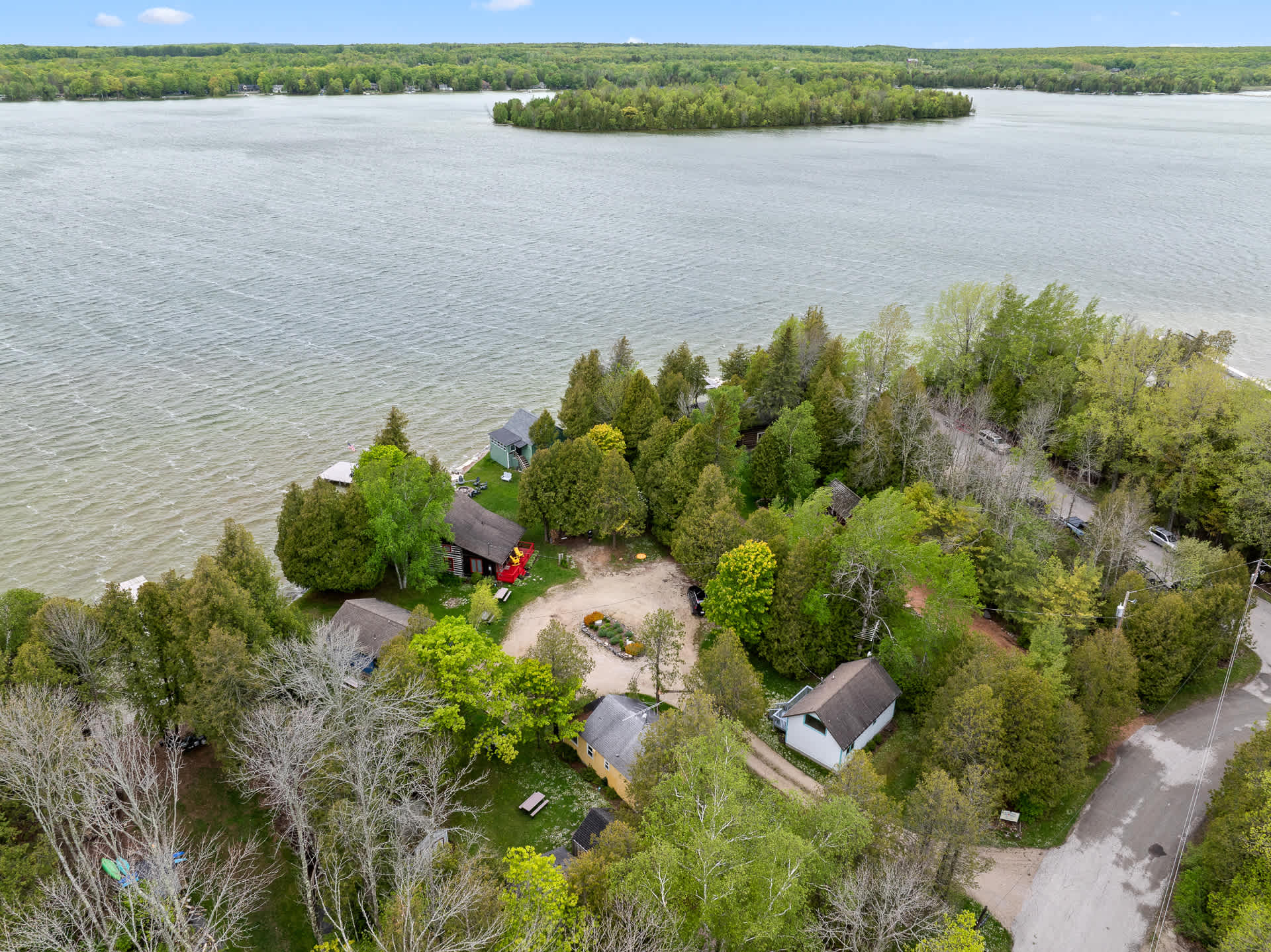Sunset Shores - Lakeside Cabin #1 5