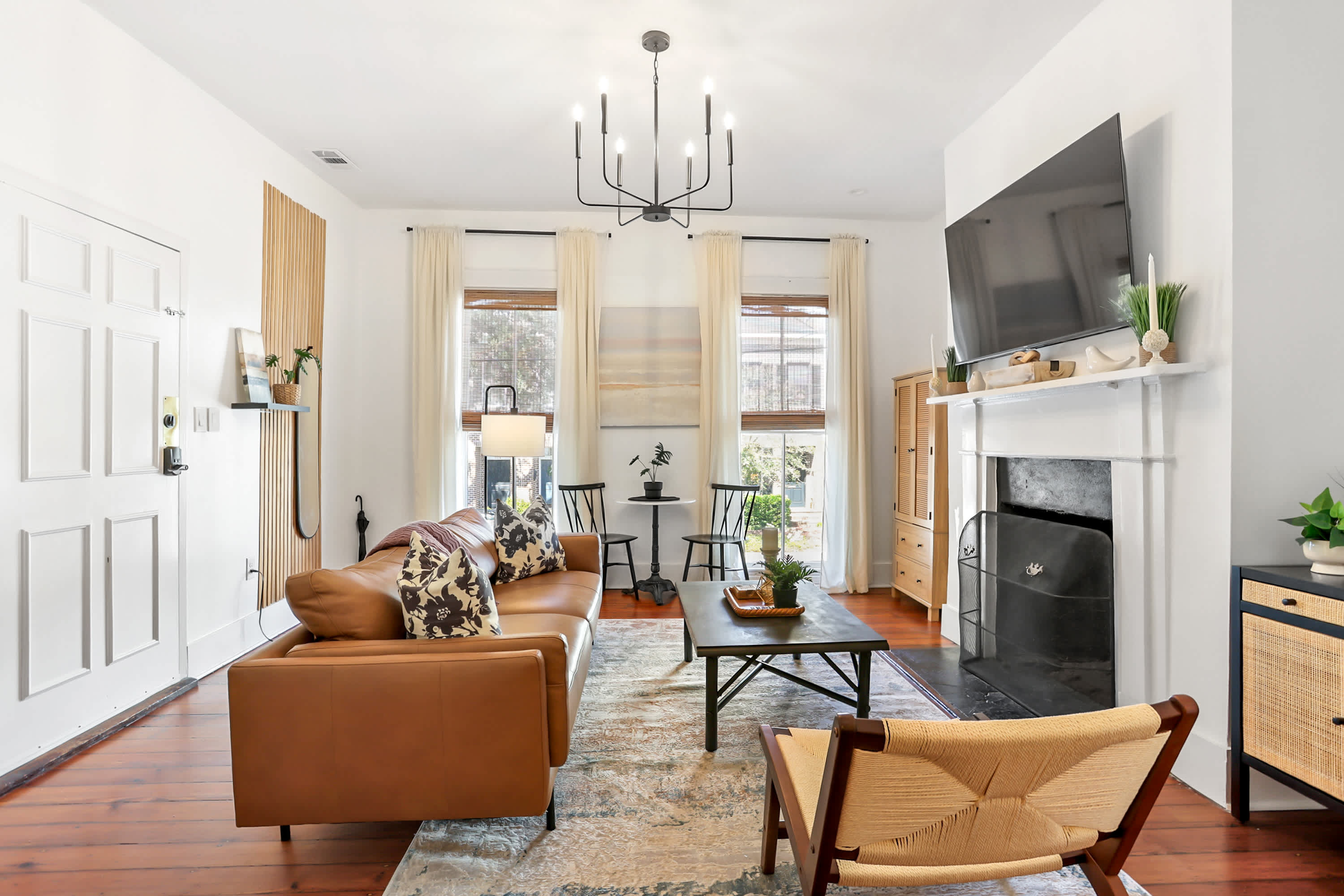 Historic Savannah Parlor Apartment, Walkable