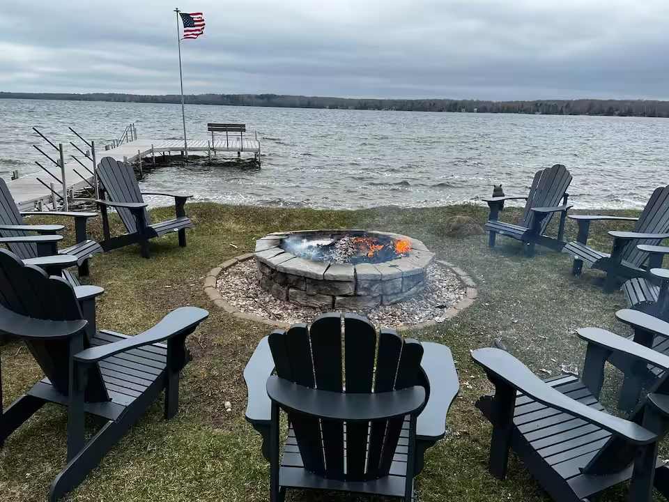 Sunset Shores - Water's Edge Cottage #2 3