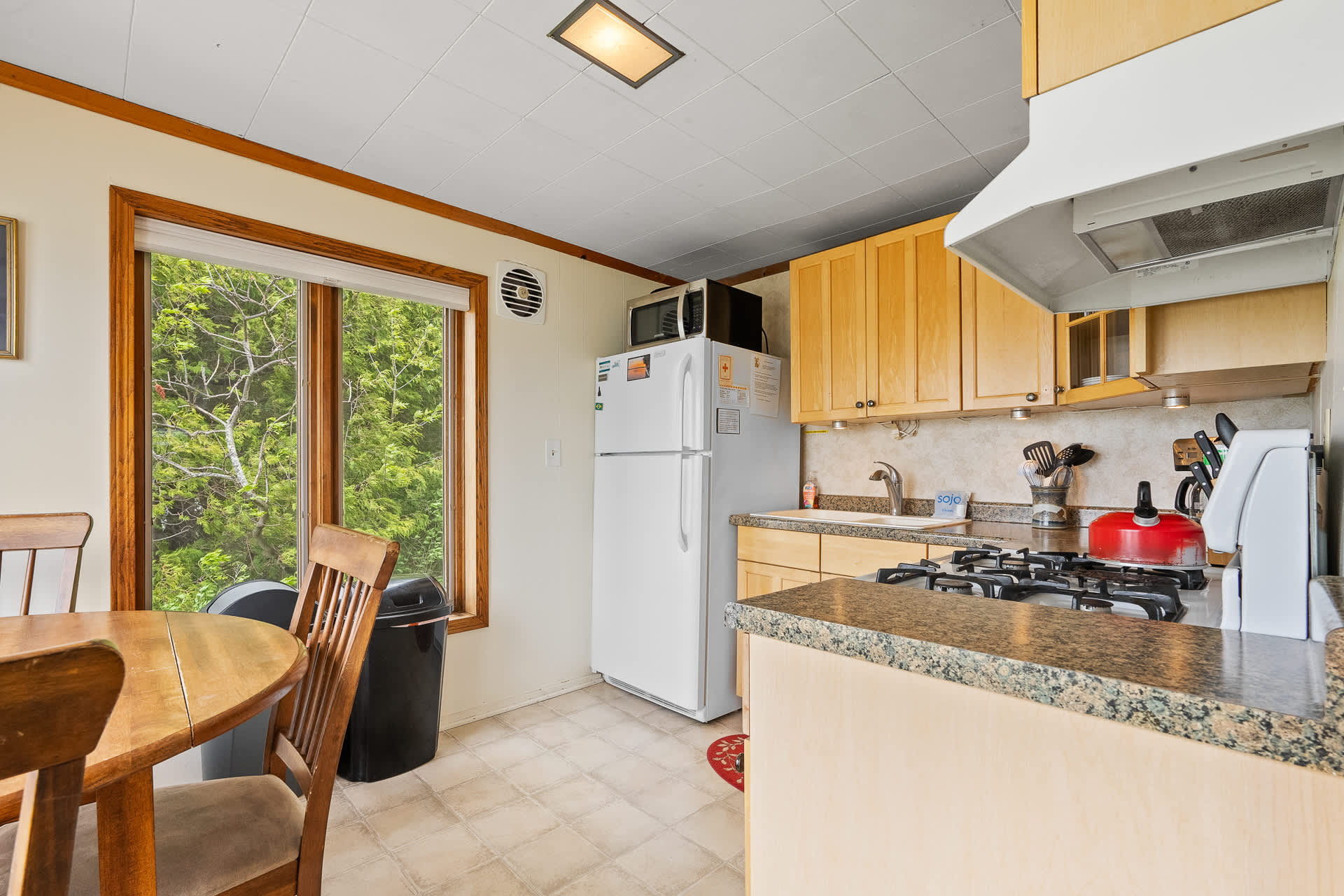 Sunset Shores - Water's Edge Cottage #2 7