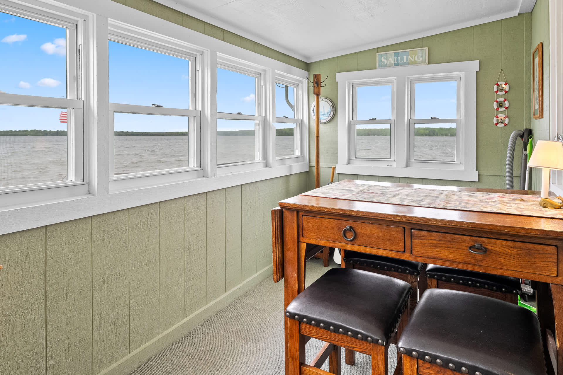 Sunset Shores - Water's Edge Cottage #2 6