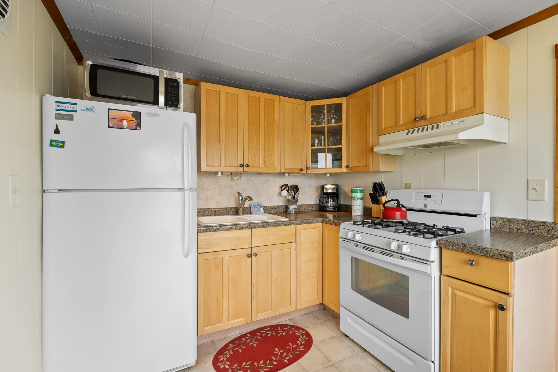 Sunset Shores - Water's Edge Cottage #2 9