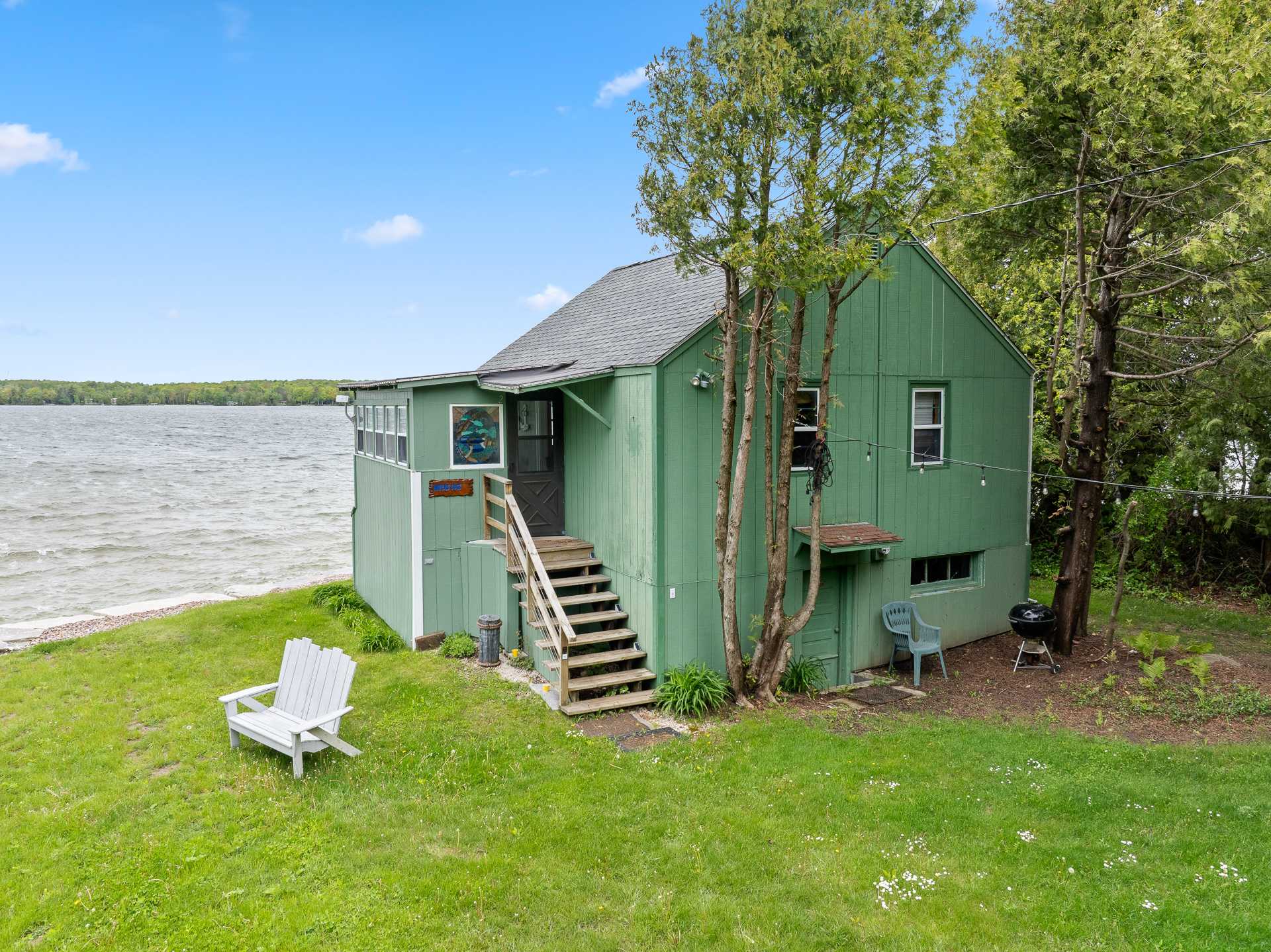 Sunset Shores - Water's Edge Cottage #2 4