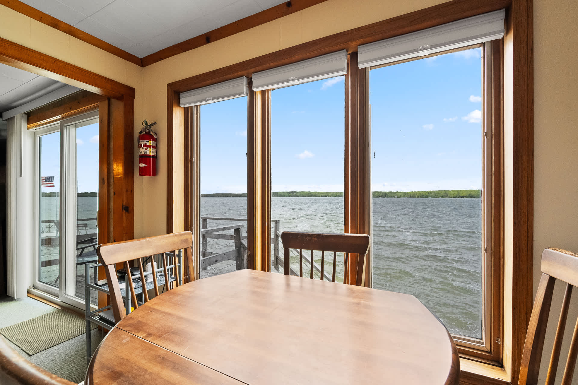 Sunset Shores - Water's Edge Cottage #2 2
