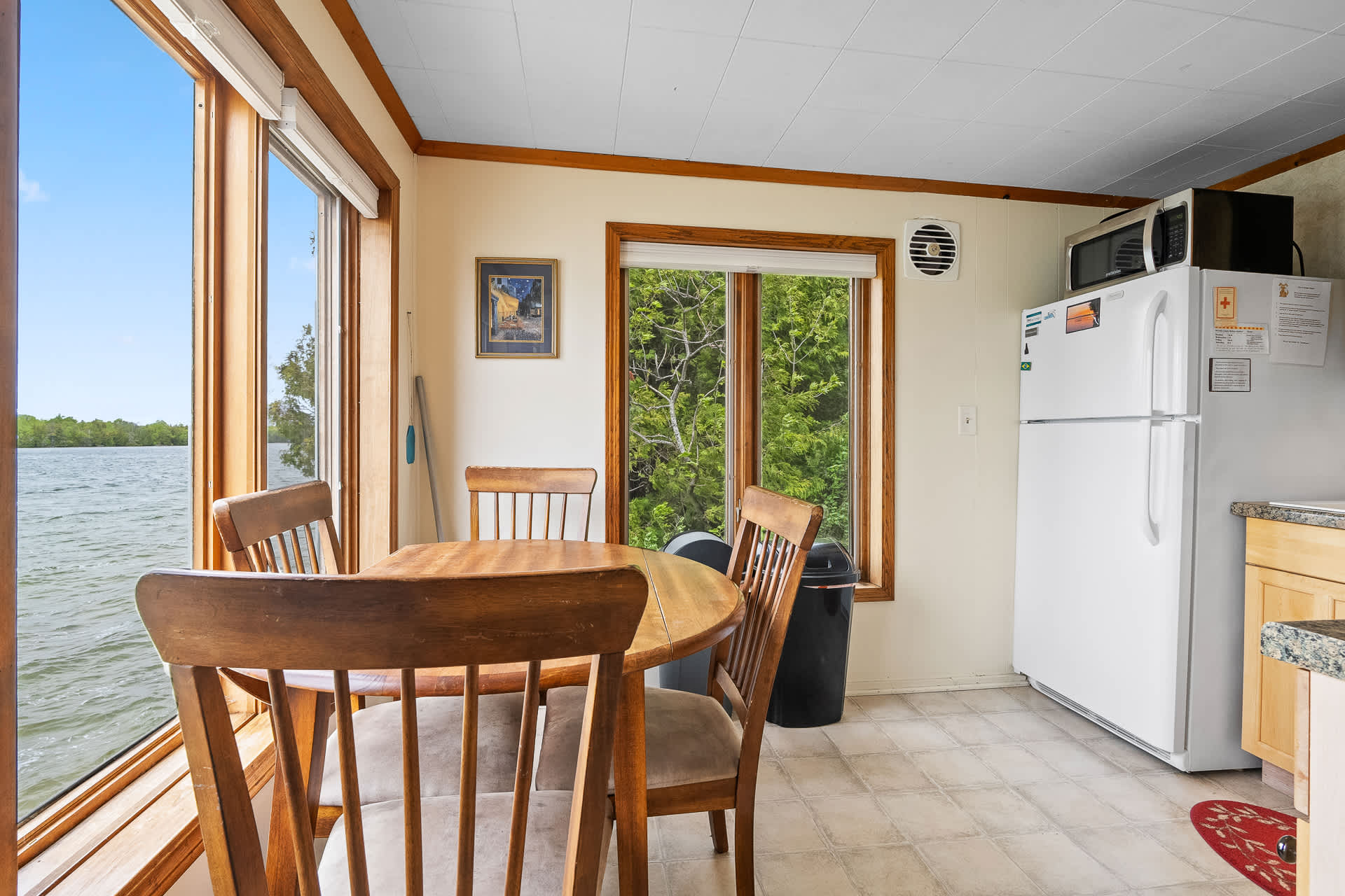 Sunset Shores - Water's Edge Cottage #2 8
