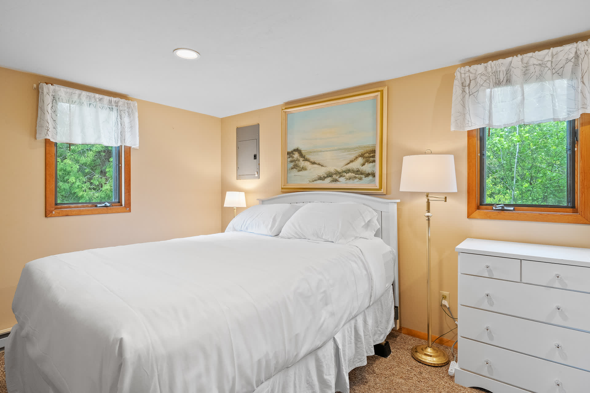 Bedroom 1- Queen Size Bed