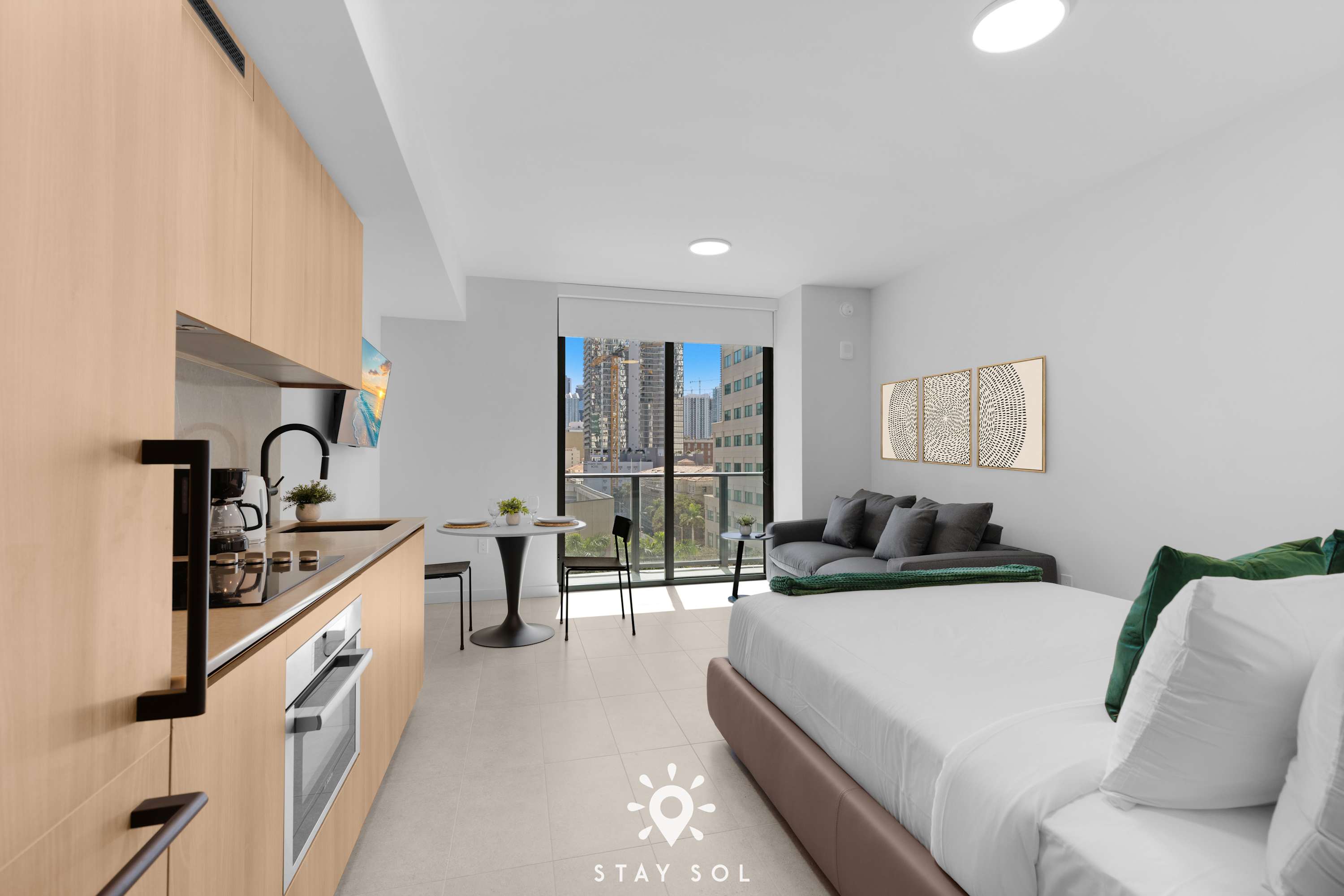 Elite Stay with Rooftop Vibes Studio