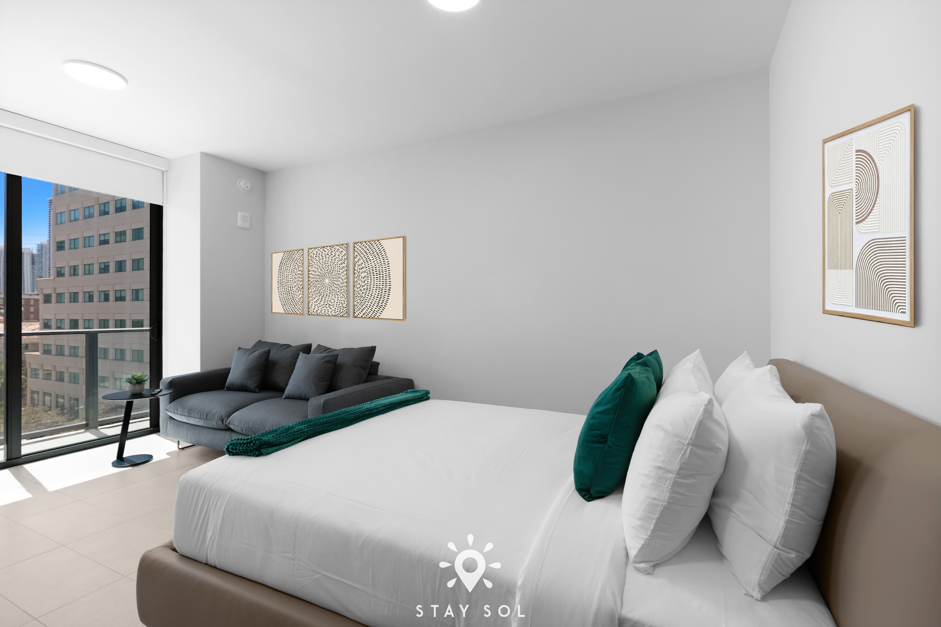 Elite Stay with Rooftop Vibes Studio