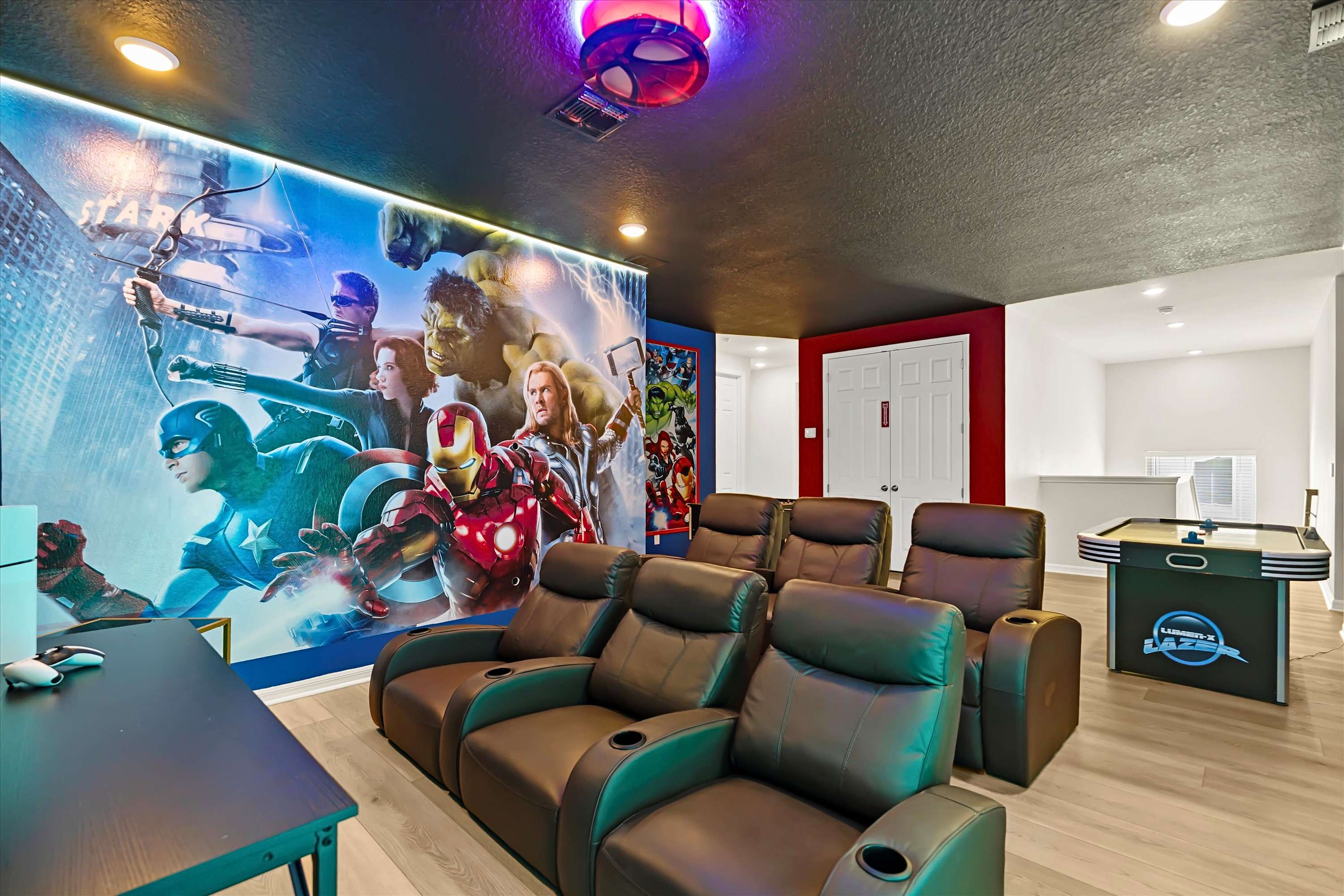 Interactive space featuring games and a cozy mini-theater, ideal for family and group enjoyment