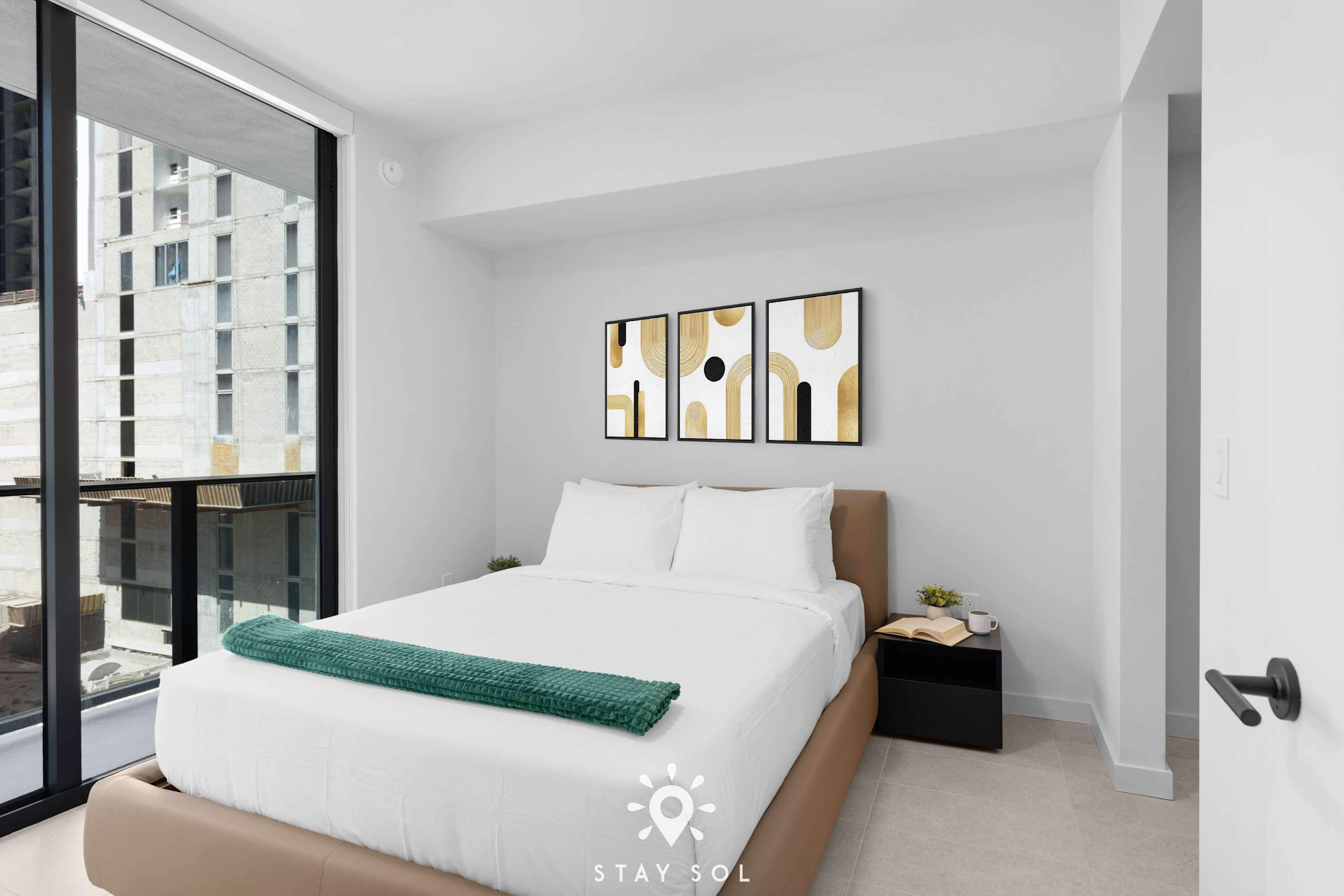 Downtown Hideaway • 1BR + Balcony
