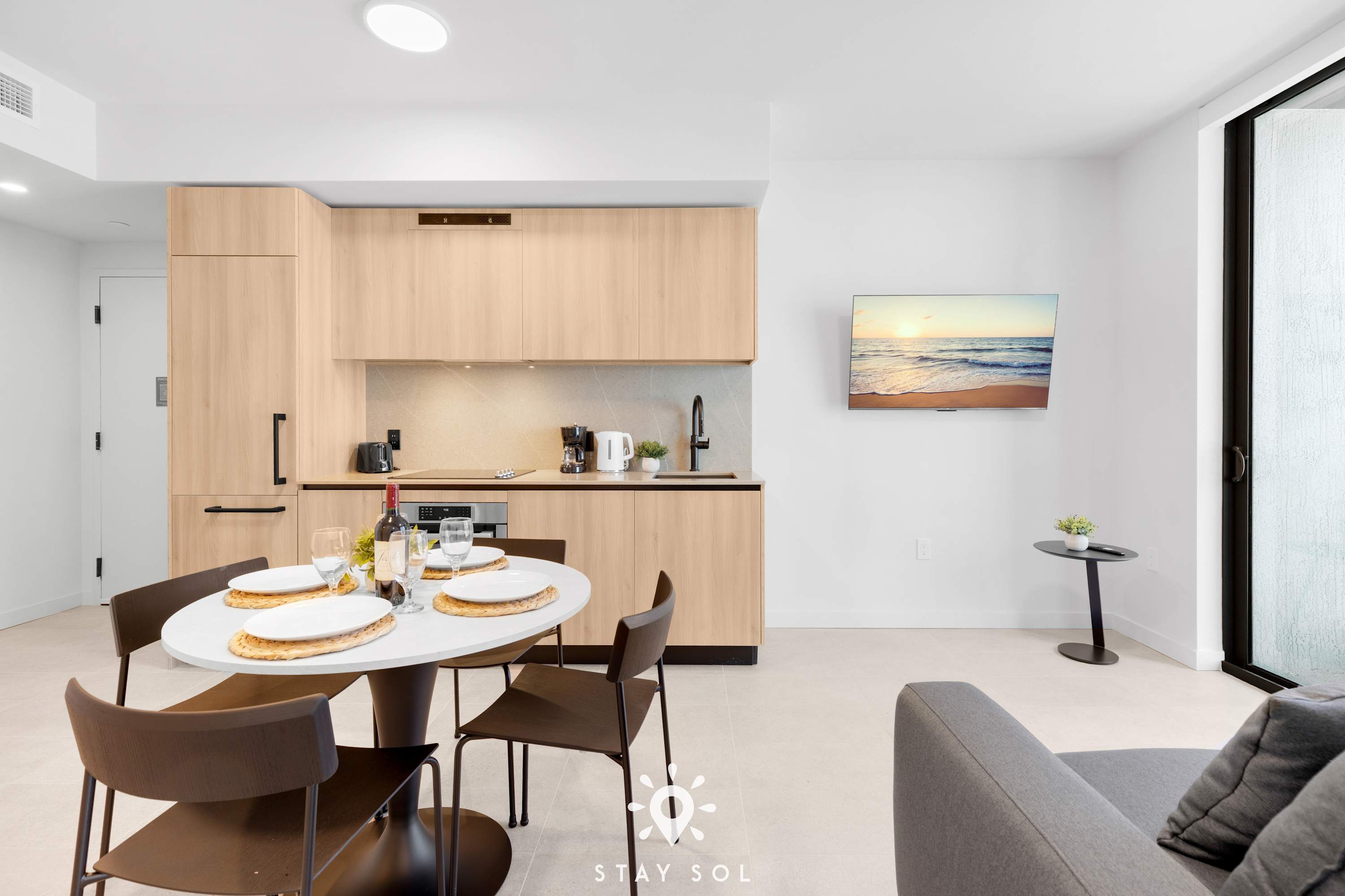 Downtown Hideaway • 1BR + Balcony