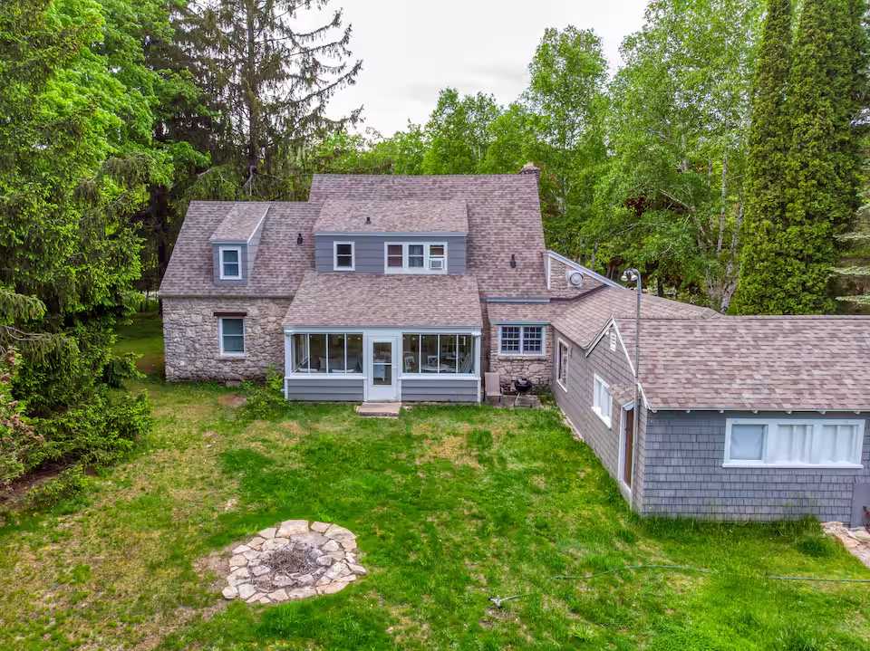 Manistique Stone Cottage 5