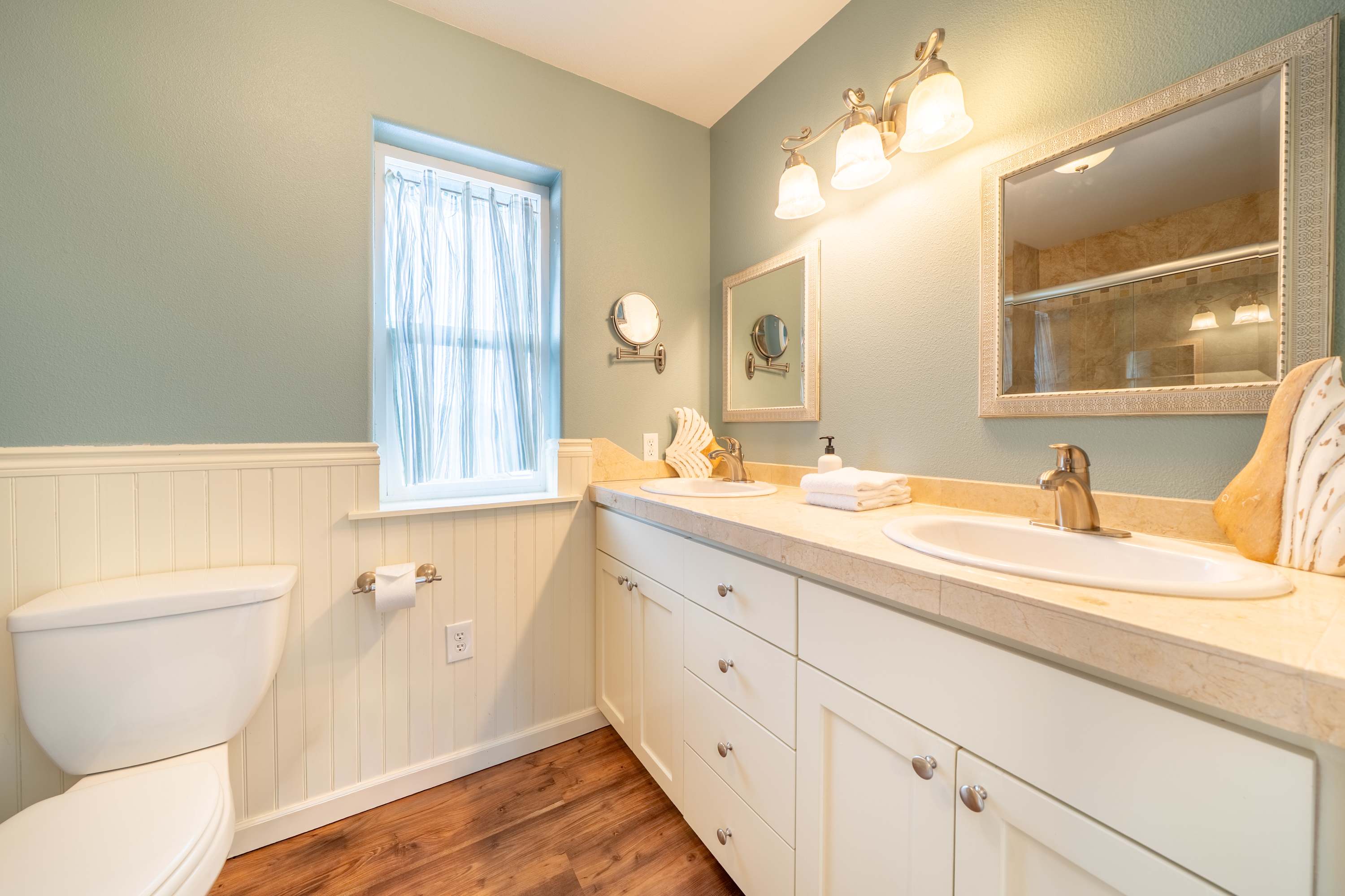 Riverfront Home Near Downtown + 5Min Walk to Beach