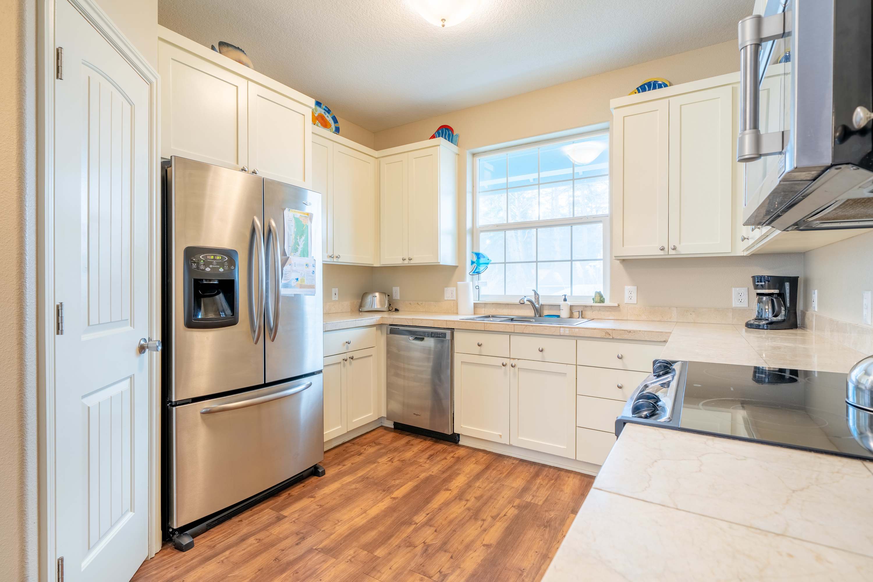 Riverfront Home Near Downtown + 5Min Walk to Beach