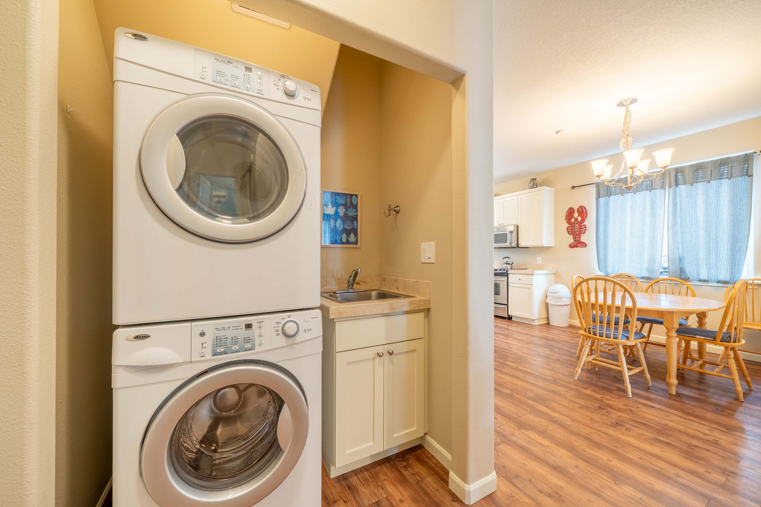 Riverfront Home Near Downtown + 5Min Walk to Beach