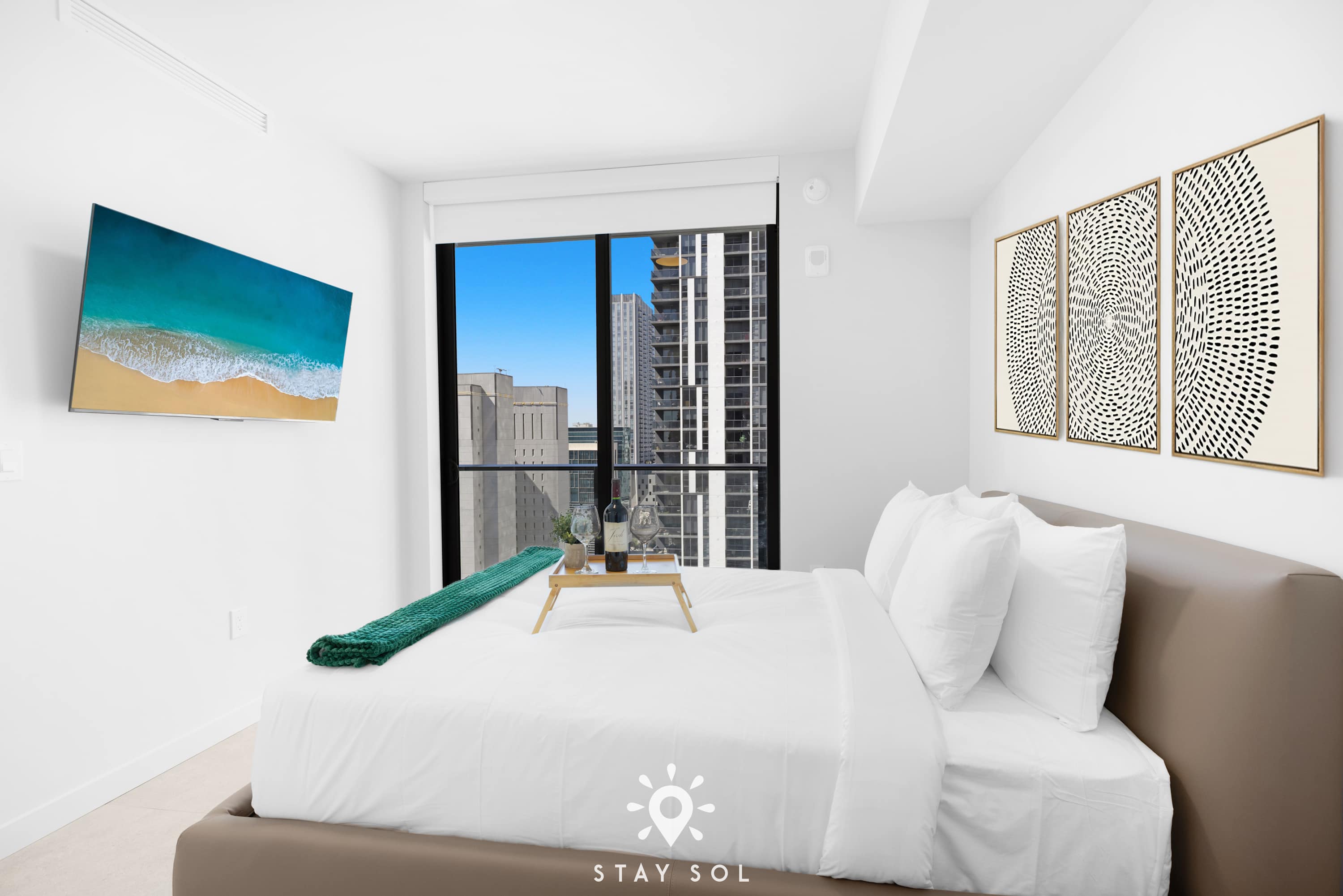 Light-Filled 1BR with Private Balcony Urban Chic