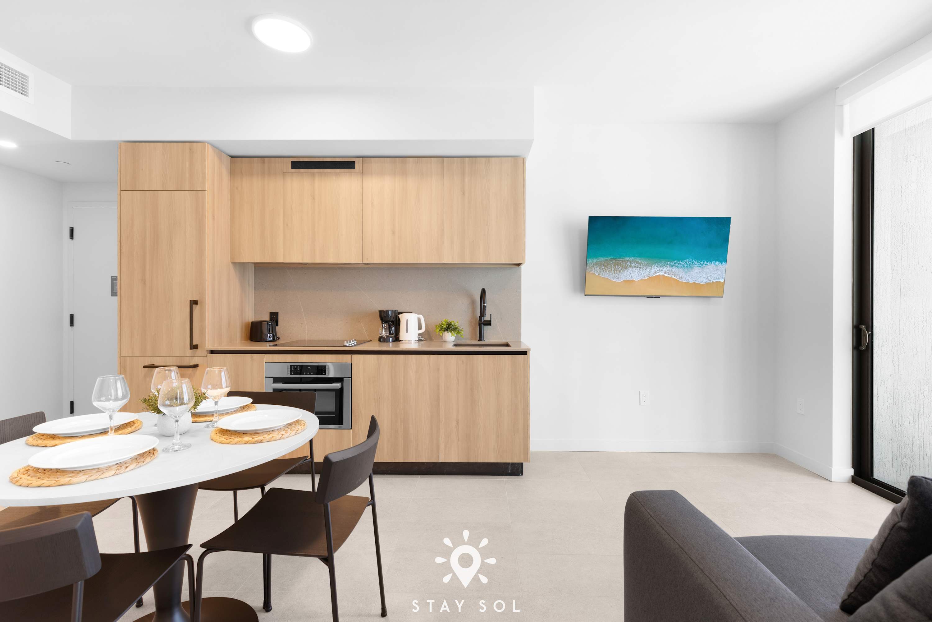 Light-Filled 1BR with Private Balcony Urban Chic