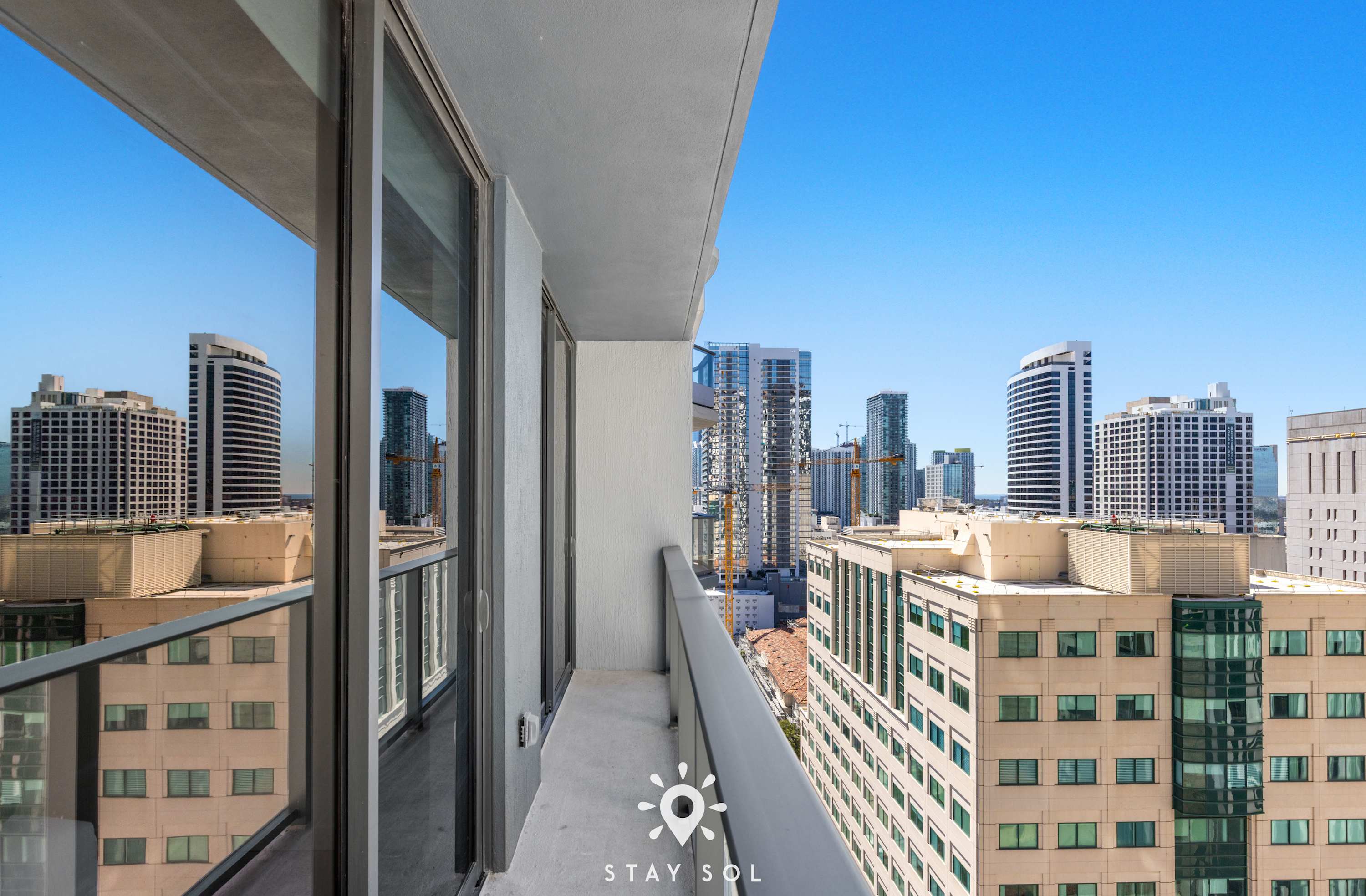 Light-Filled 1BR with Private Balcony Urban Chic