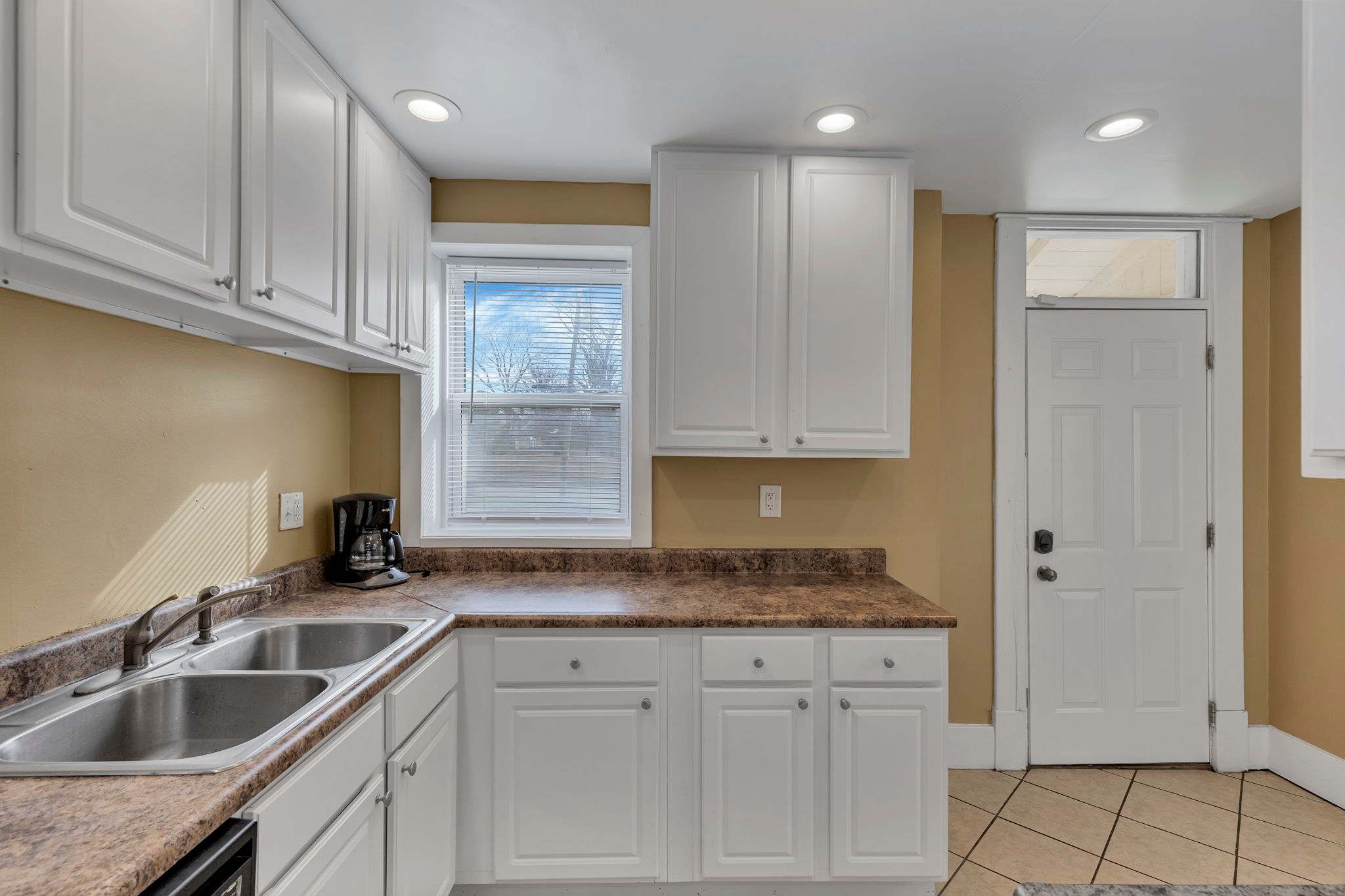 Your Central Columbus Retreat Awaits 5 BR 2 Bath