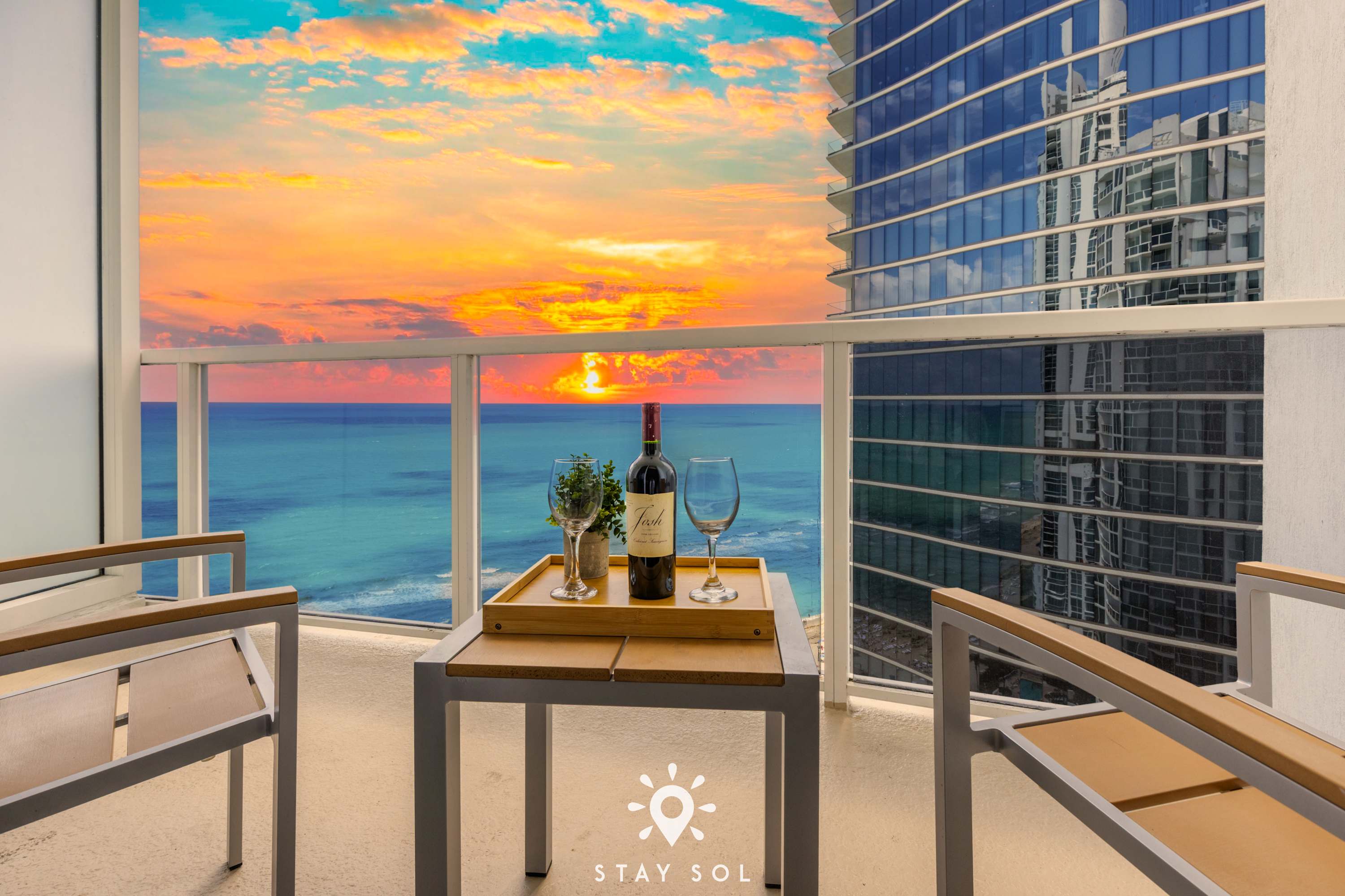Oceanview Miami Studio | Pool, Beach Access & Dining