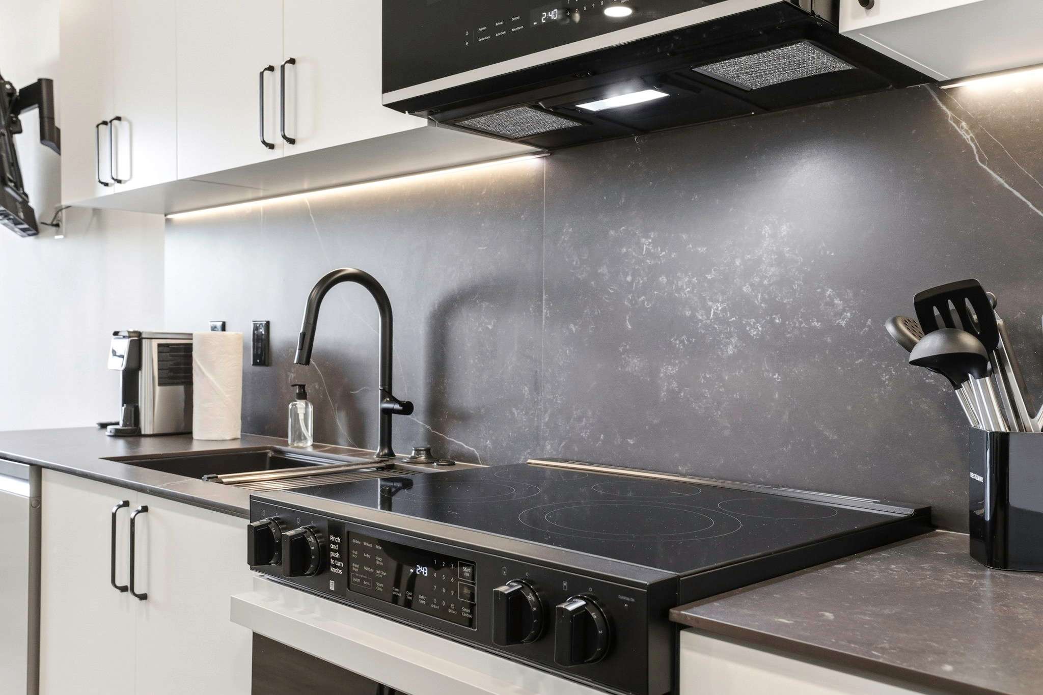 Stay in Pure Luxury with Resort-Style Amenities! | Photo 4