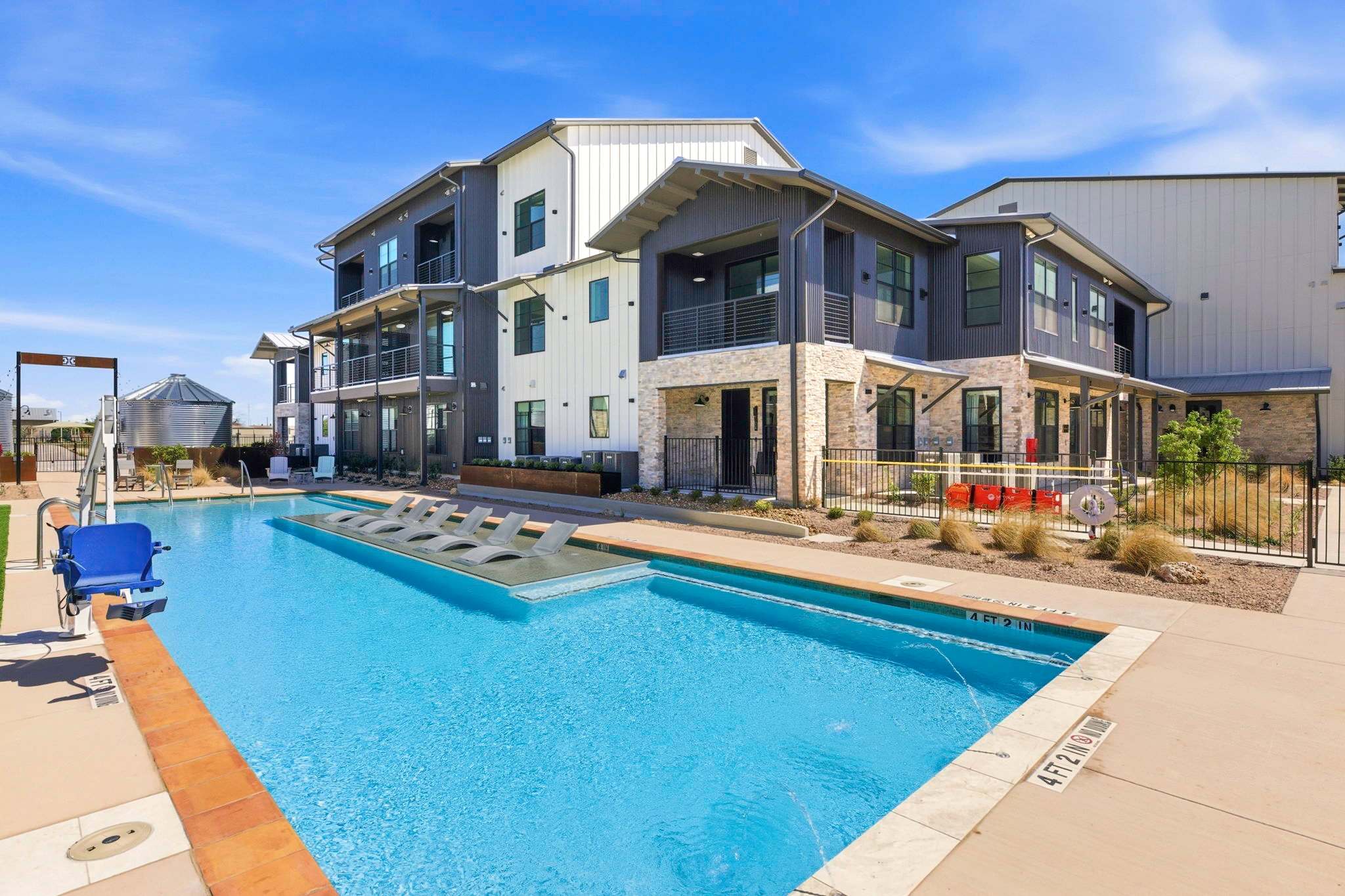 Stay in Pure Luxury with Resort-Style Amenities!