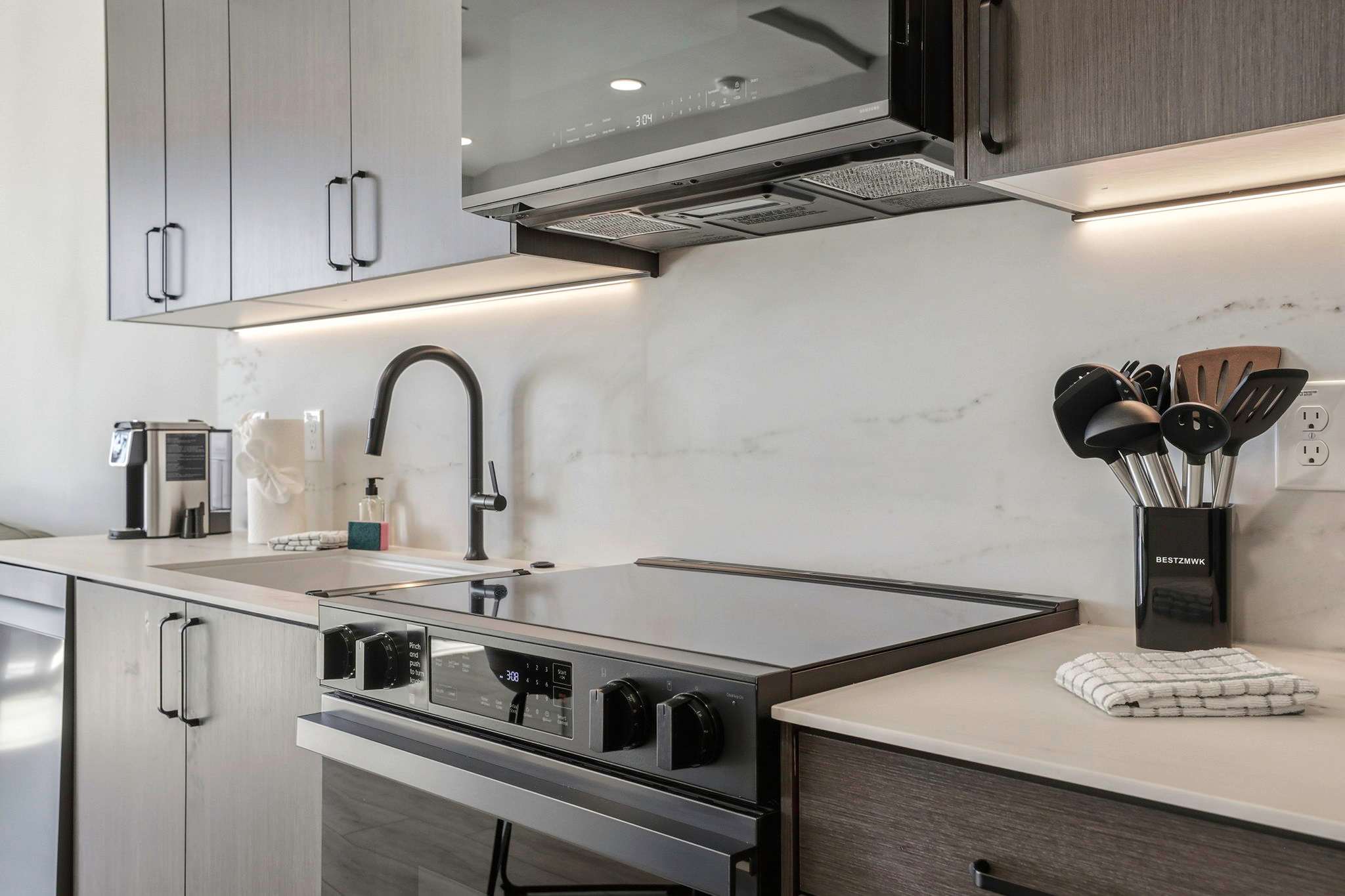 Luxe Condo • Prime Location • 5-Star Comfort | Photo 5