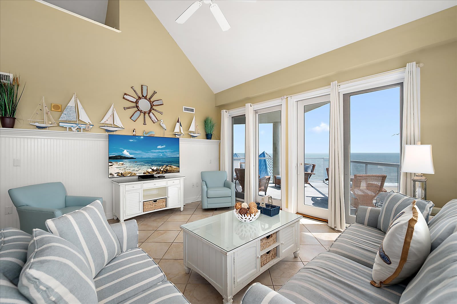 Four Bedroom Oceanside Penthouse with Great Views