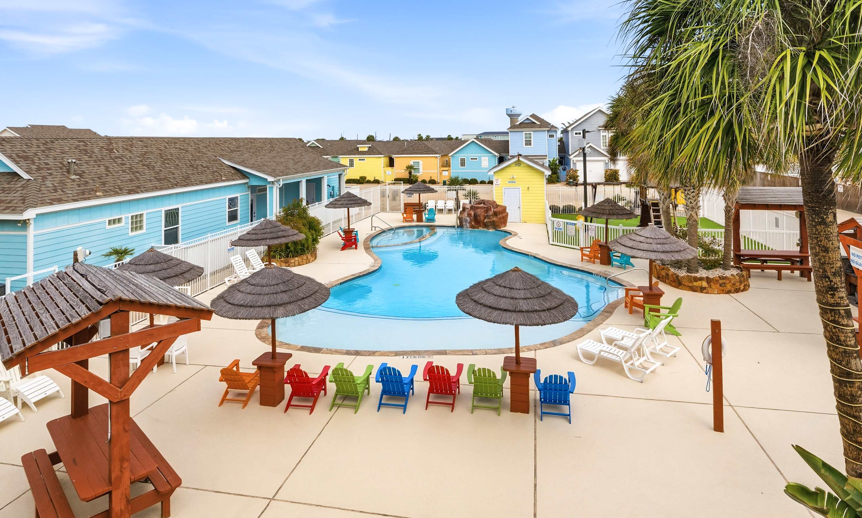 Pool, Balcony & 4BR Family Retreat - Sailfish