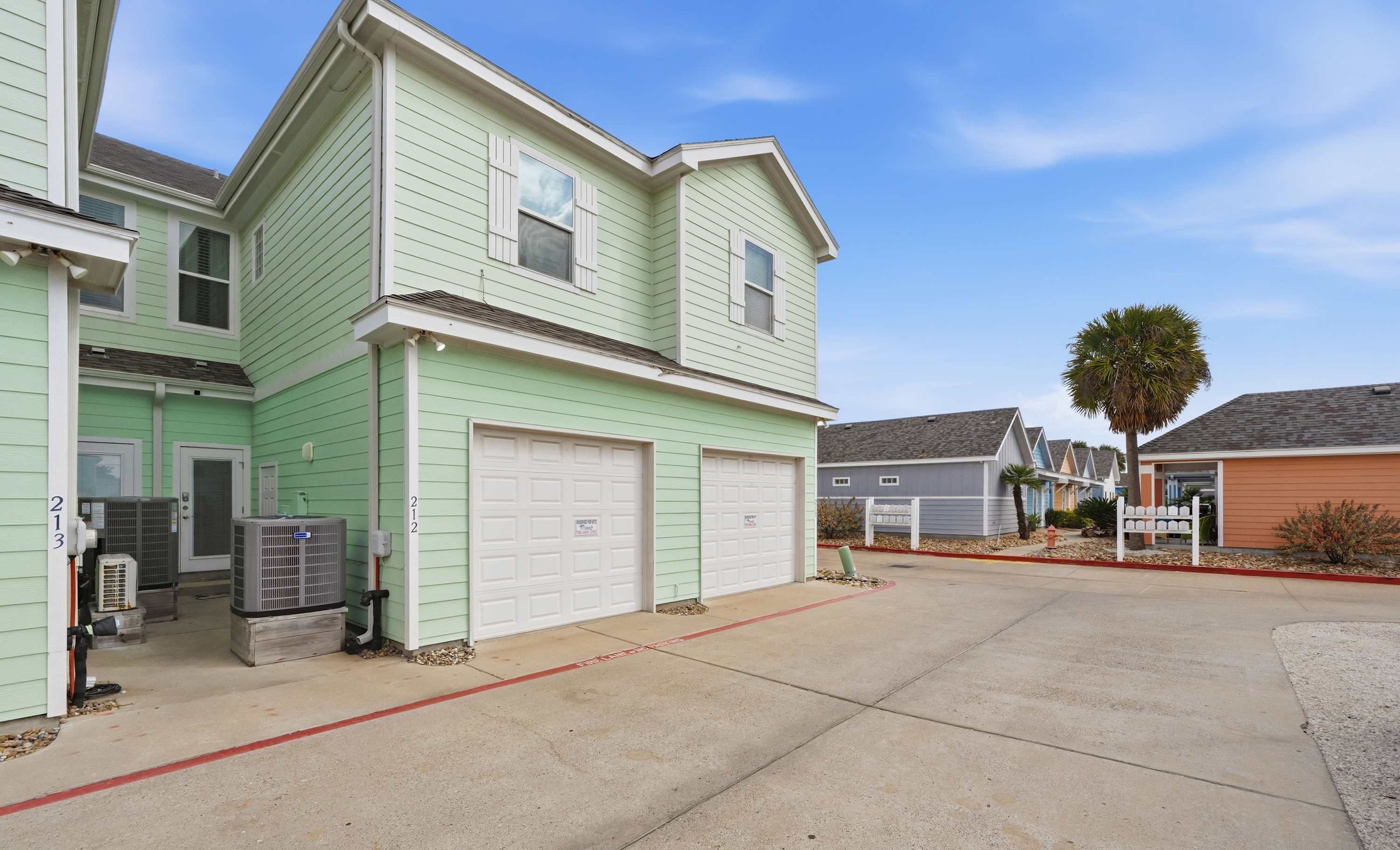 Pool, Balcony & 4BR Family Retreat - Sailfish