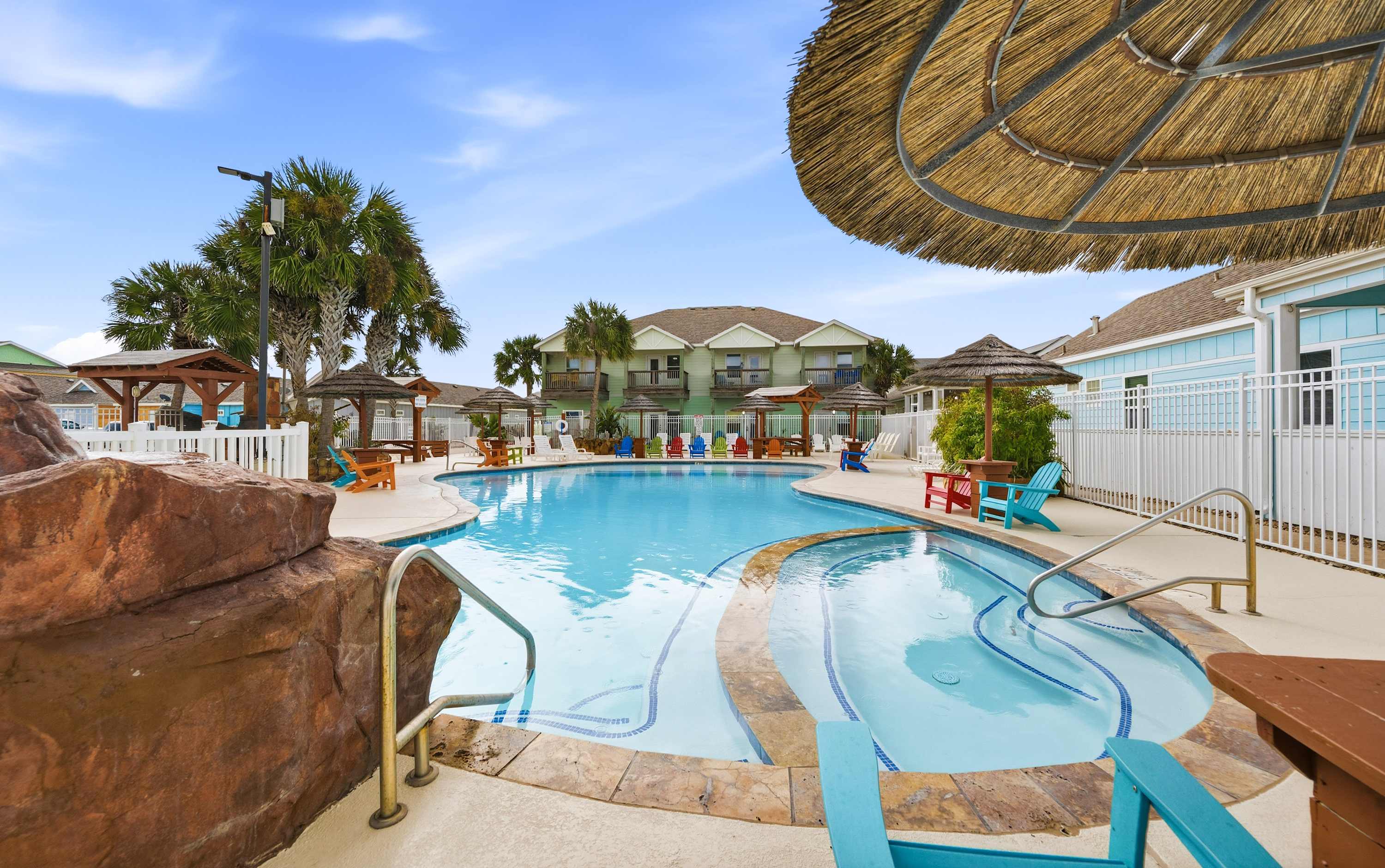 Pool, Balcony & 4BR Family Retreat - Sailfish