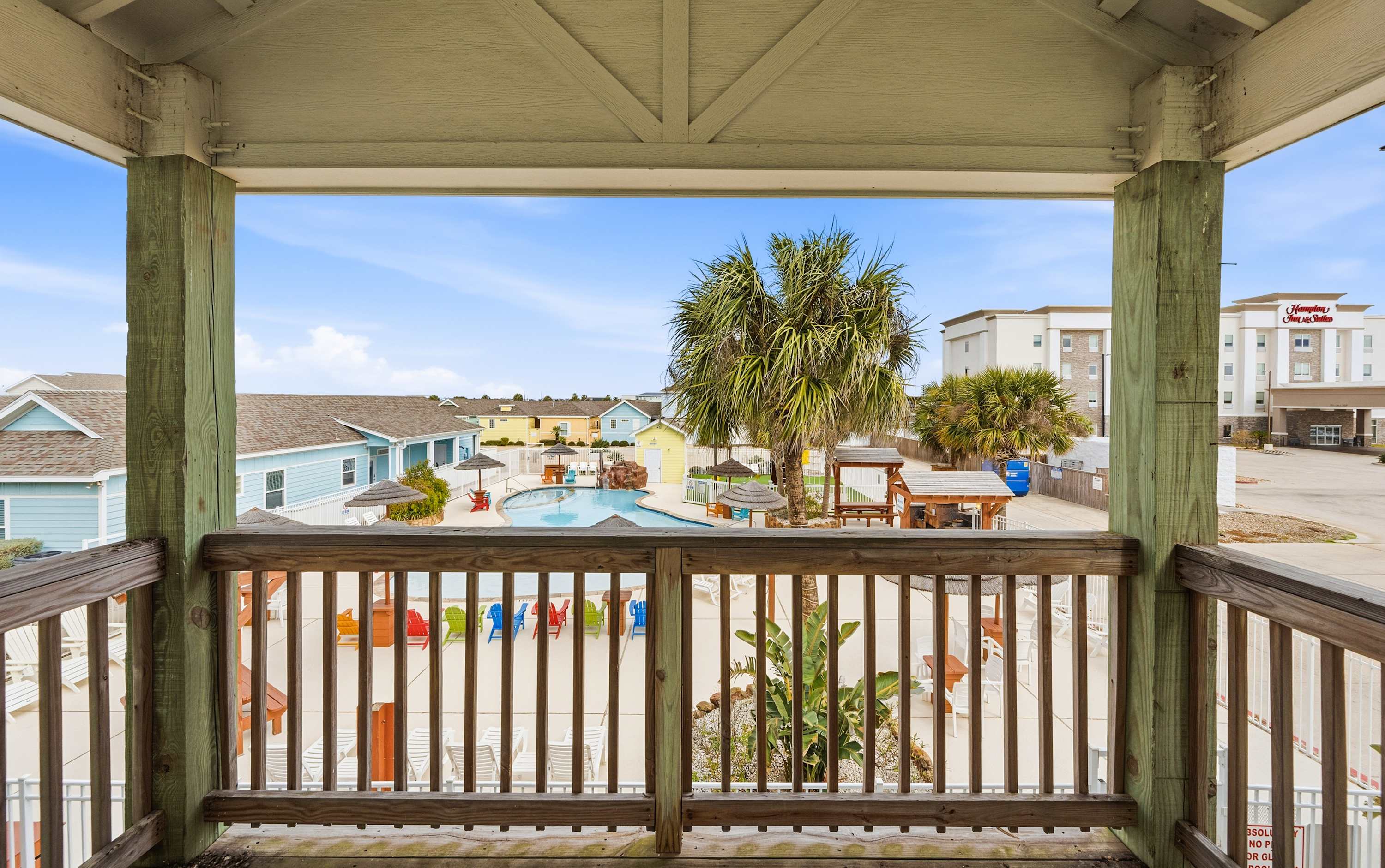 Pool, Balcony & 4BR Family Retreat - Sailfish