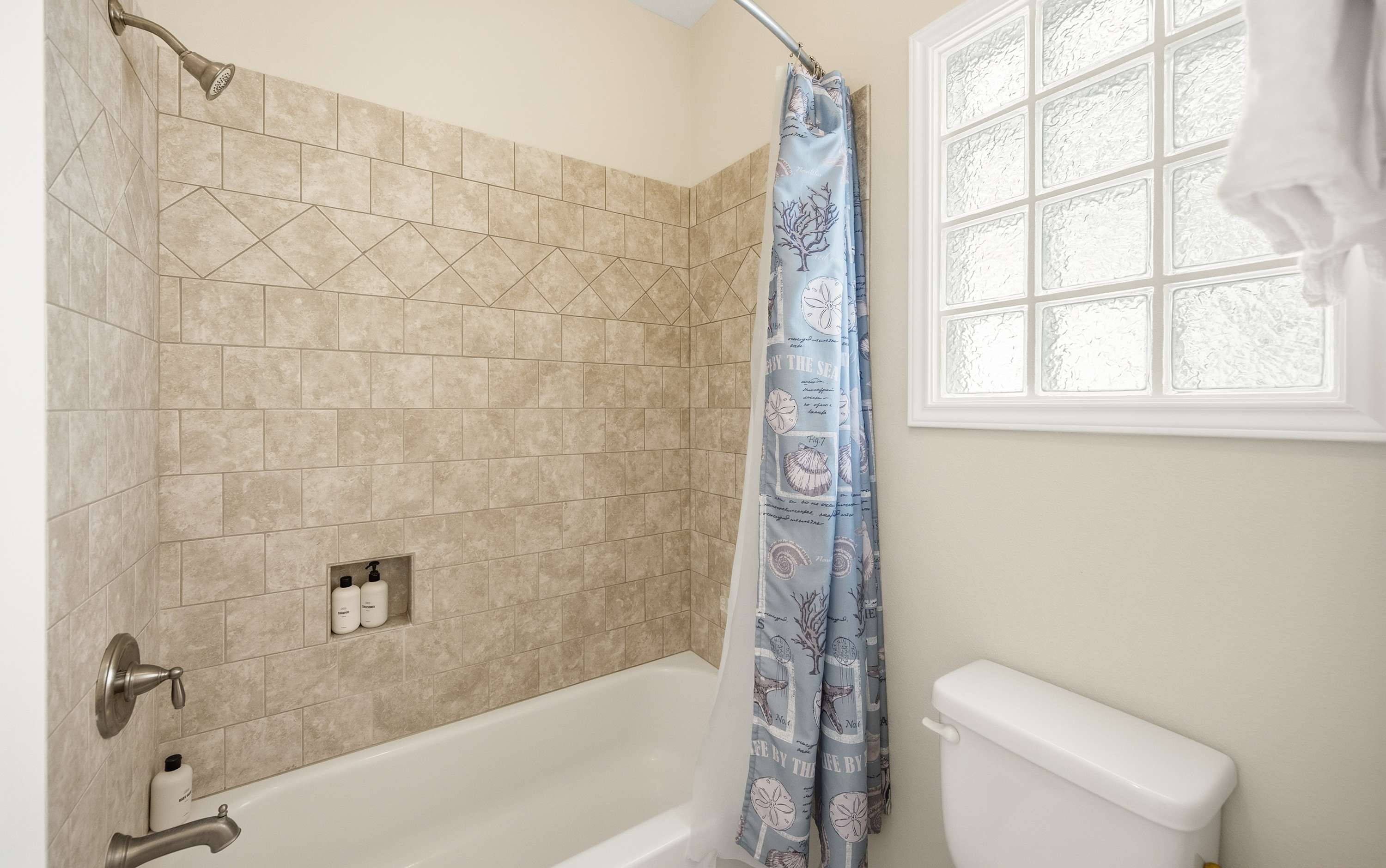 Pool, Balcony & 4BR Family Retreat - Sailfish