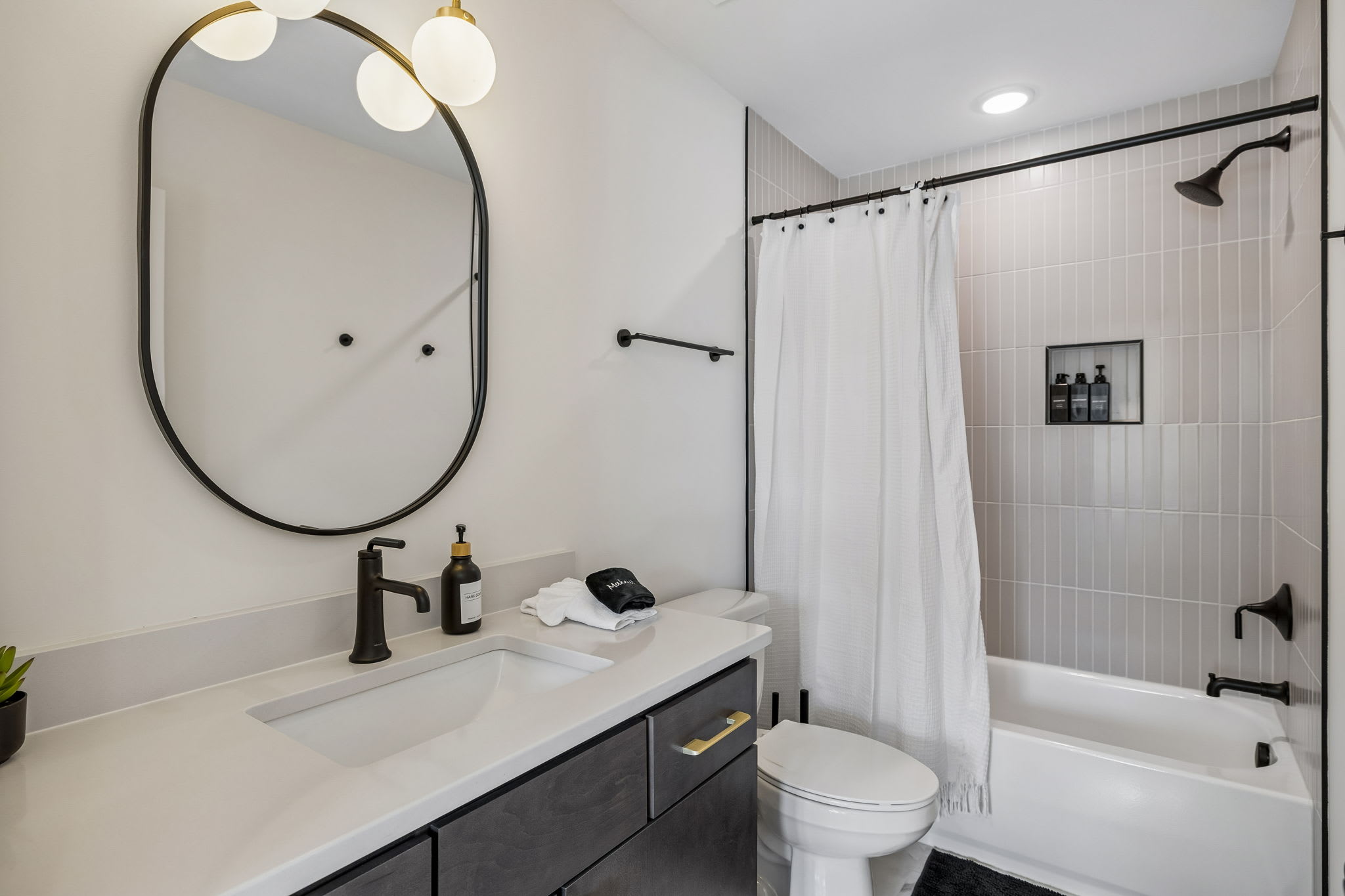 Modern townhome ft. rooftop lounge with hot tub! - Foto 33