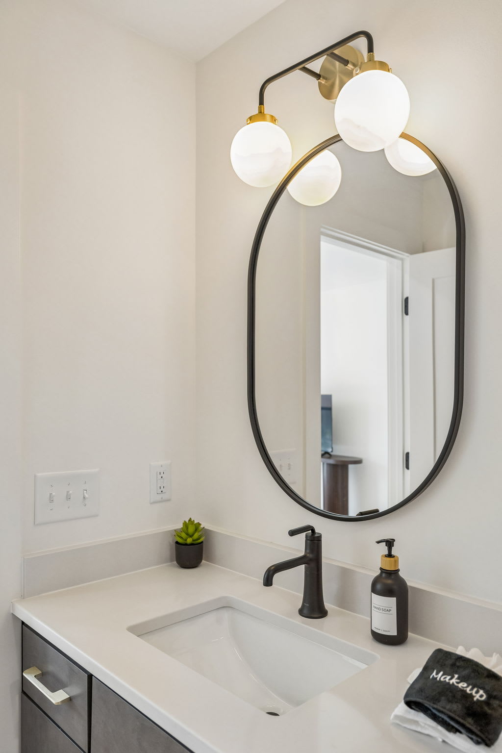 Modern townhome ft. rooftop lounge with hot tub! - Foto 35