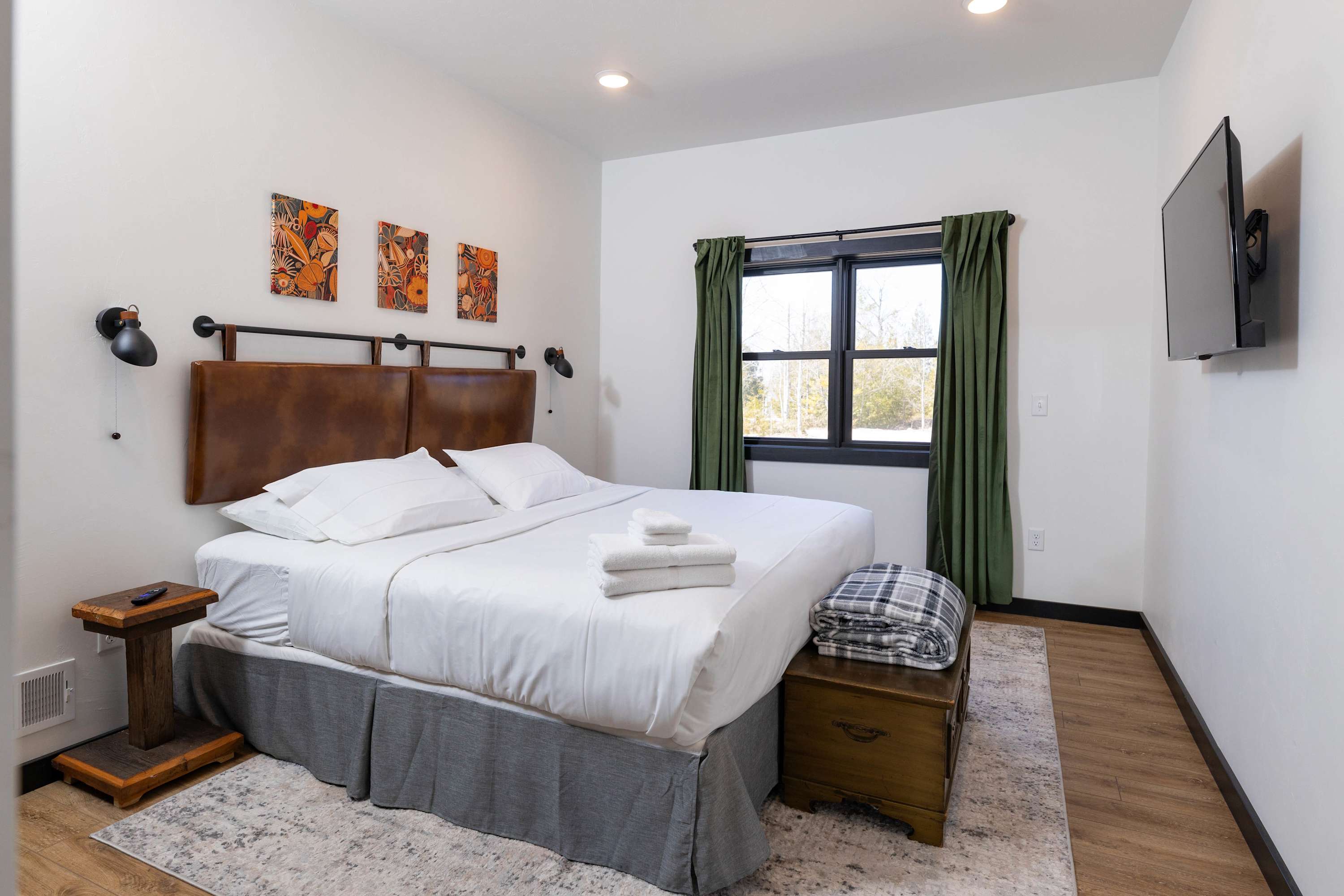 Bedroom 1 (main level): King size bed, Smart TV