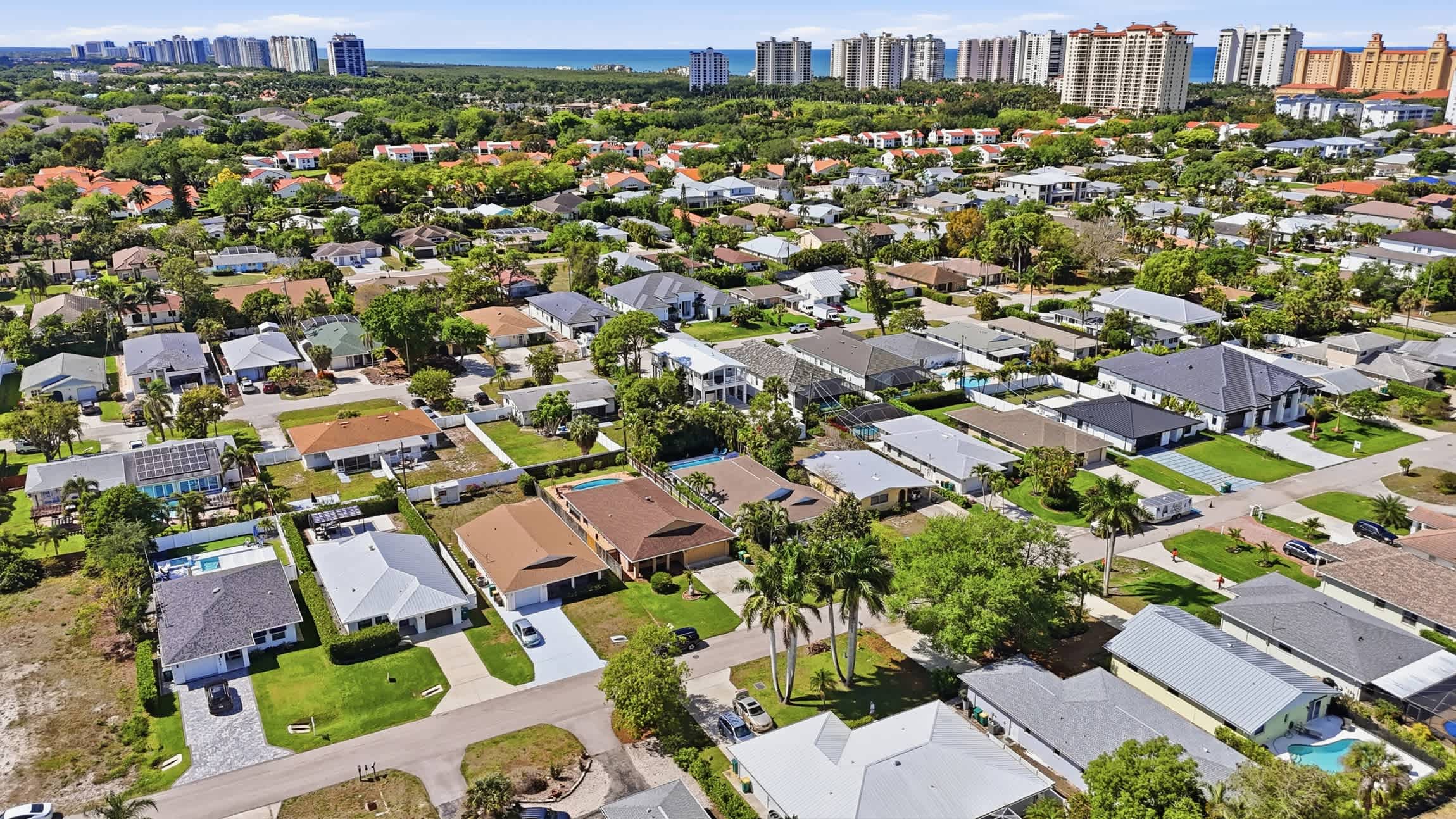 Beach Ready Pool Spa Home Bikes Gear Included | Photo 43