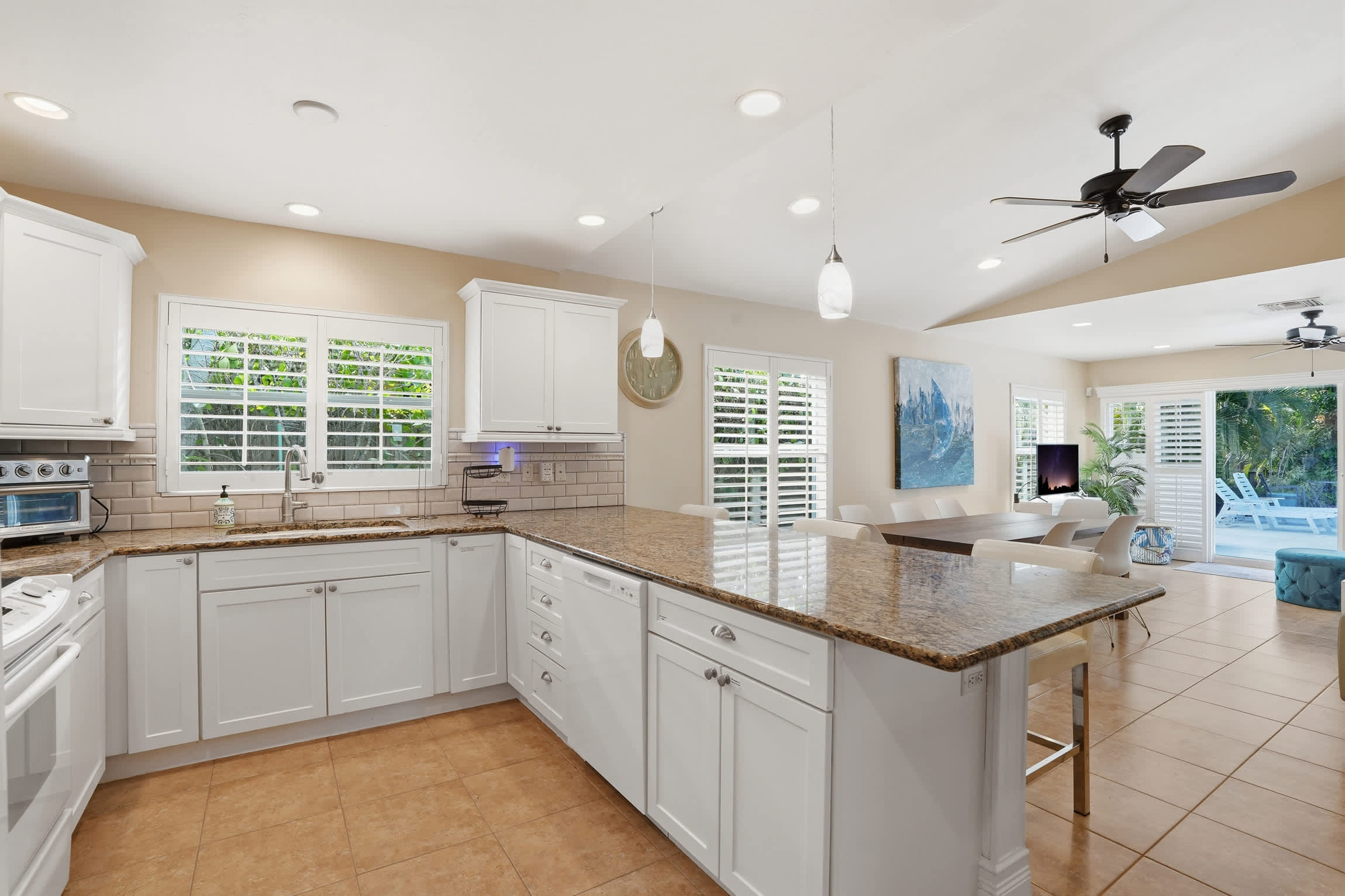 Beach Ready Pool Spa Home Bikes Gear Included | Photo 13