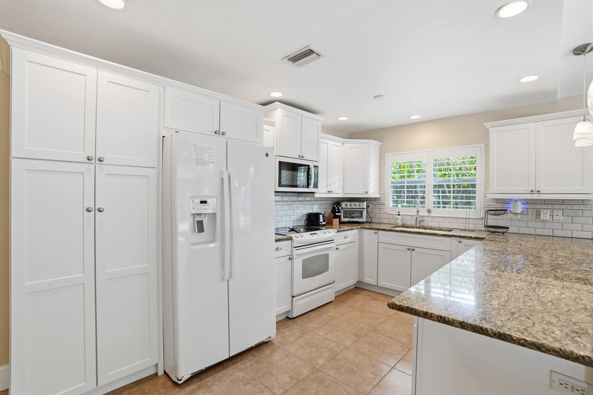 Beach Ready Pool Spa Home Bikes Gear Included | Photo 12