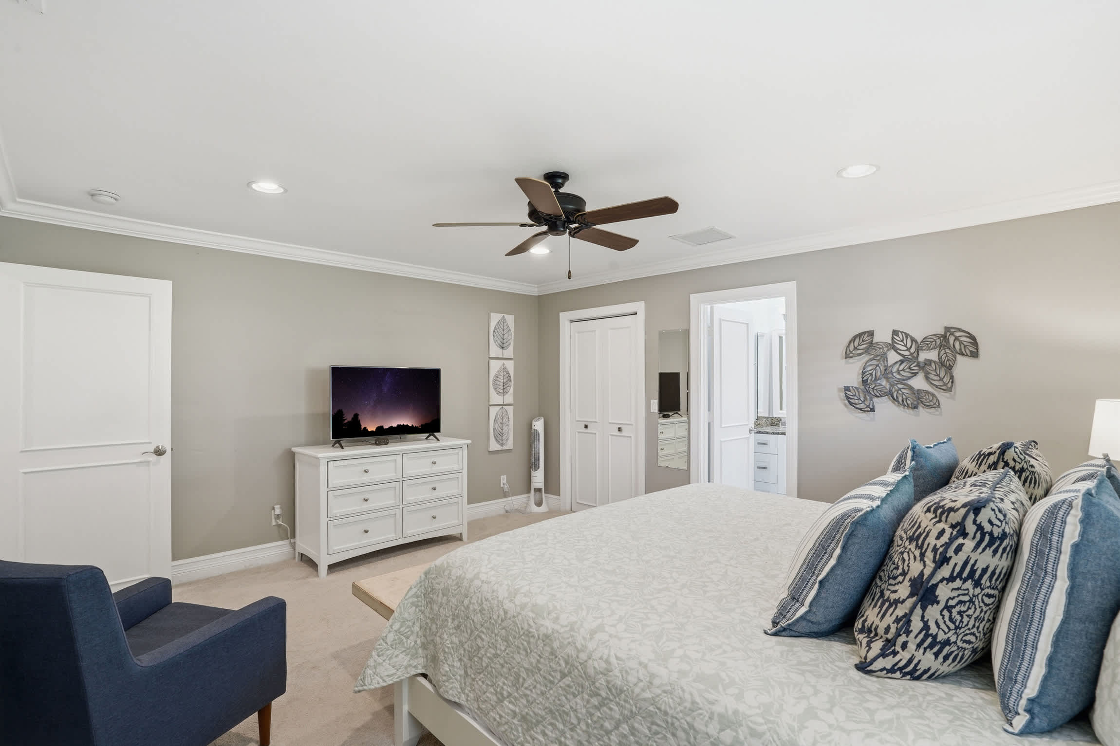 Beach Ready Pool Spa Home Bikes Gear Included | Photo 24