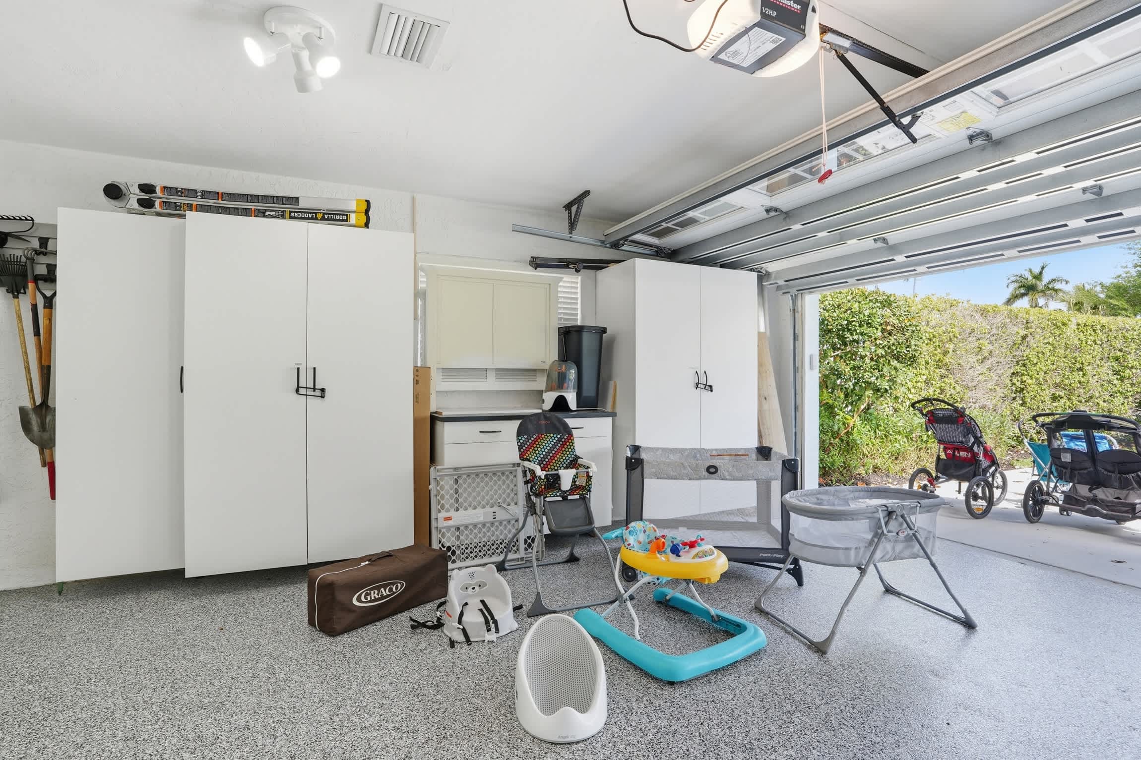 Beach Ready Pool Spa Home Bikes Gear Included | Photo 37