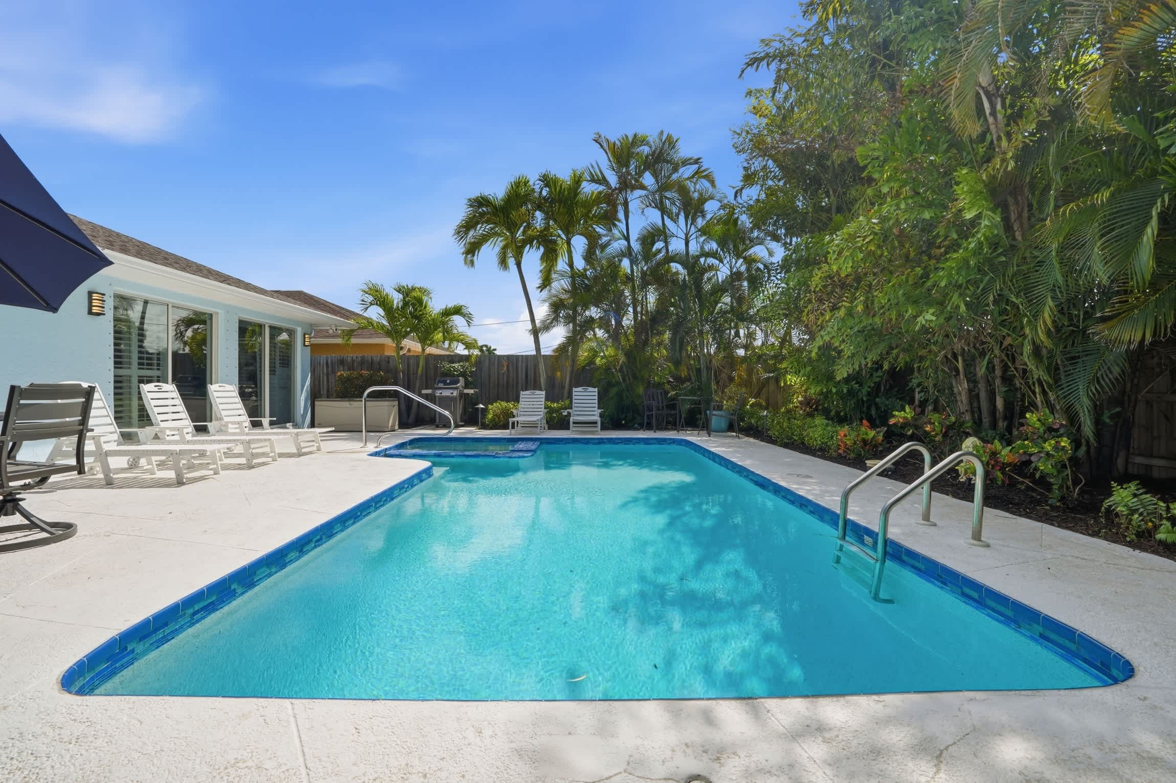 Beach Ready Pool Spa Home Bikes Gear Included | Photo 52