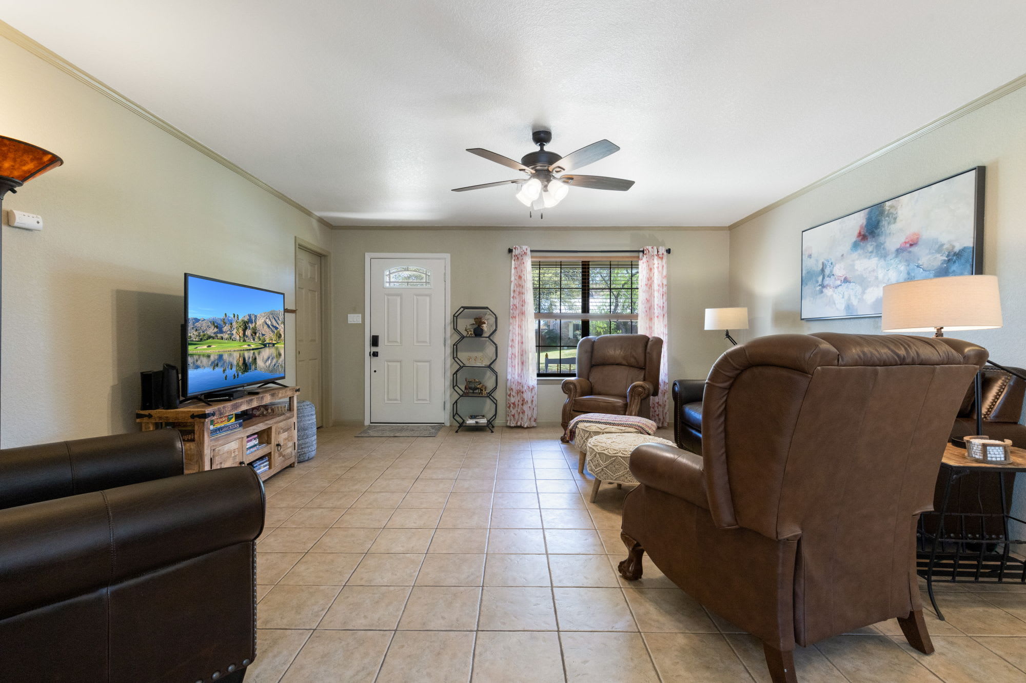 La Casita Verde - 4 mins to Main Street! | Photo 2