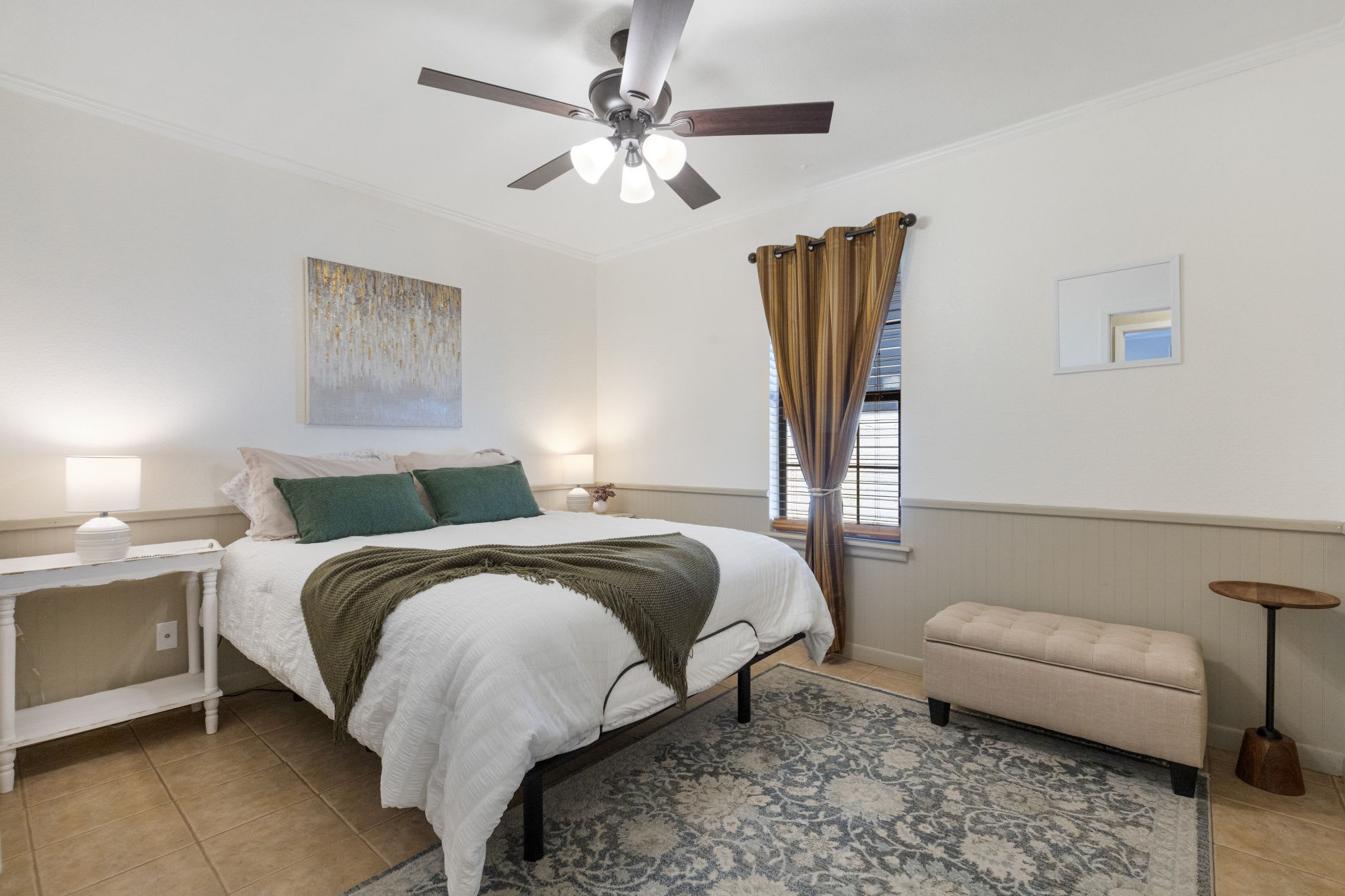 La Casita Verde - 4 mins to Main Street! | Photo 15