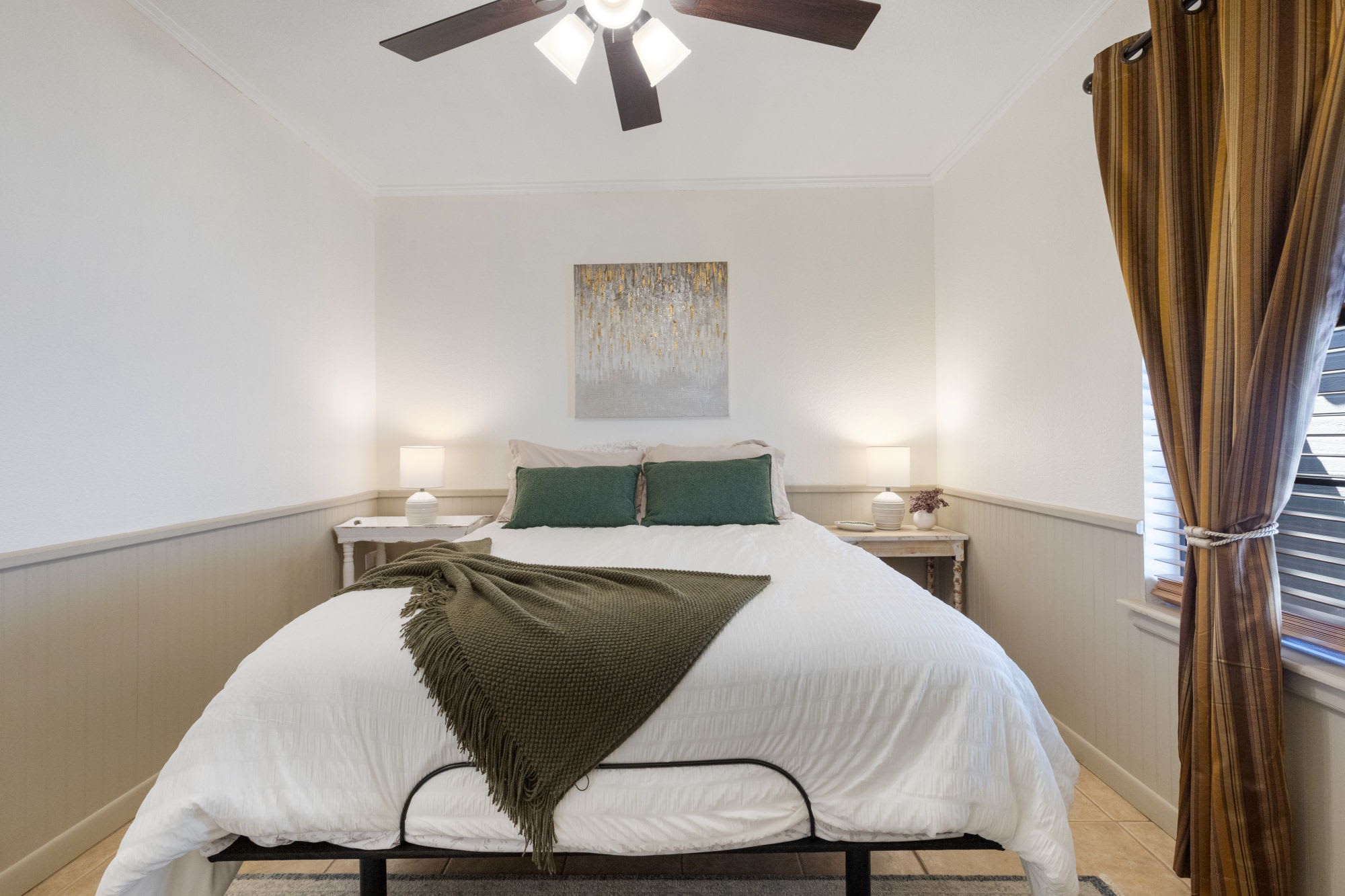 La Casita Verde - 4 mins to Main Street! | Photo 16