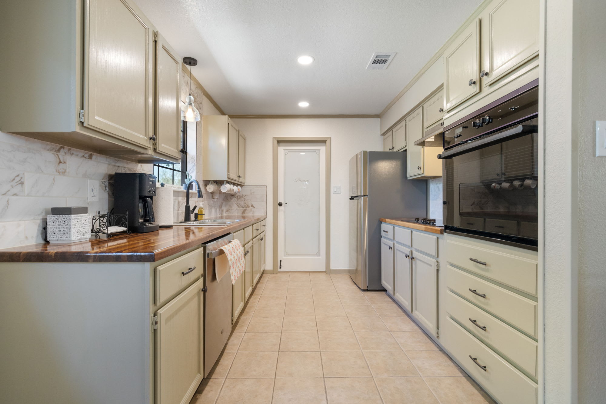 La Casita Verde - 4 mins to Main Street! | Photo 5