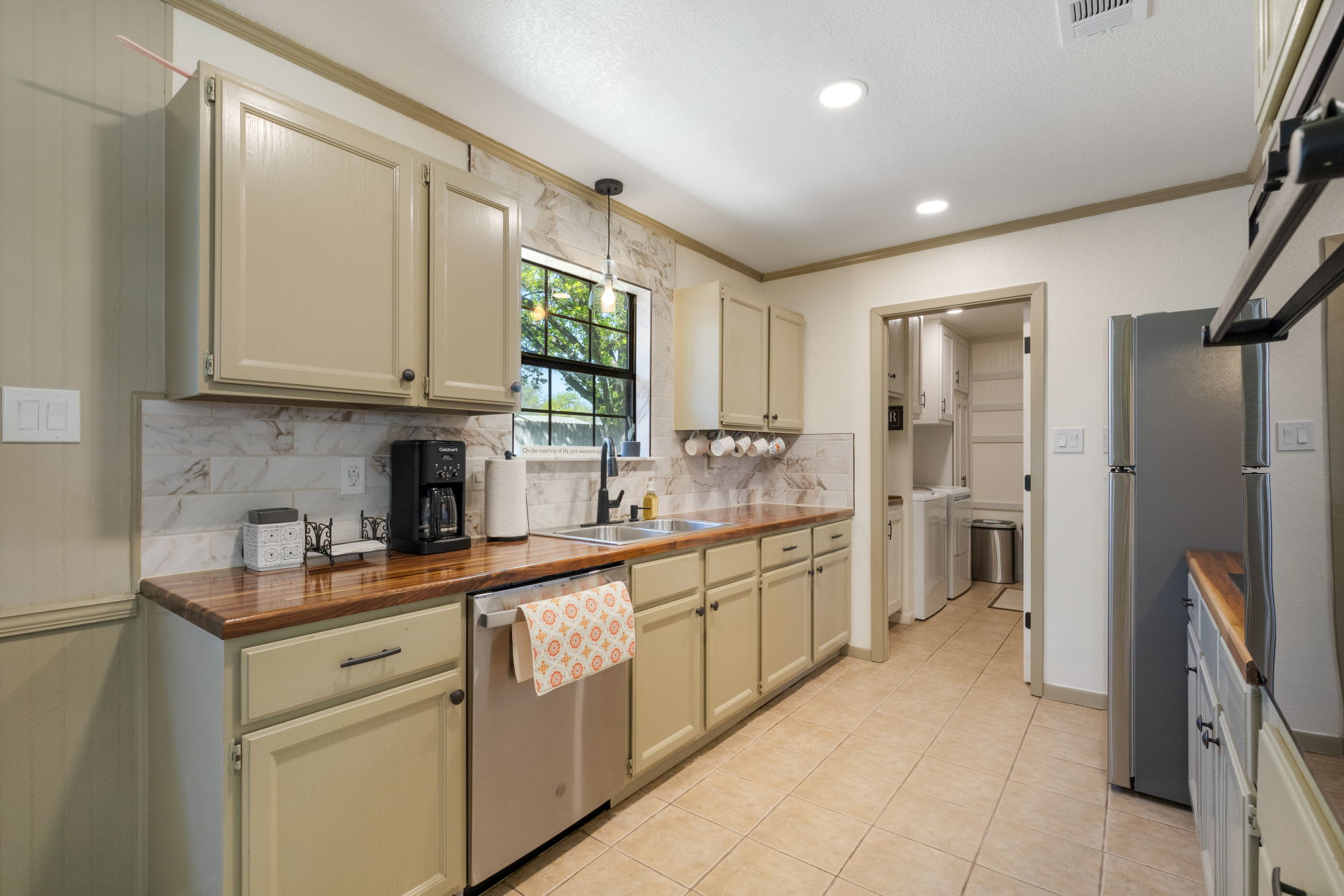 La Casita Verde - 4 mins to Main Street! | Photo 9