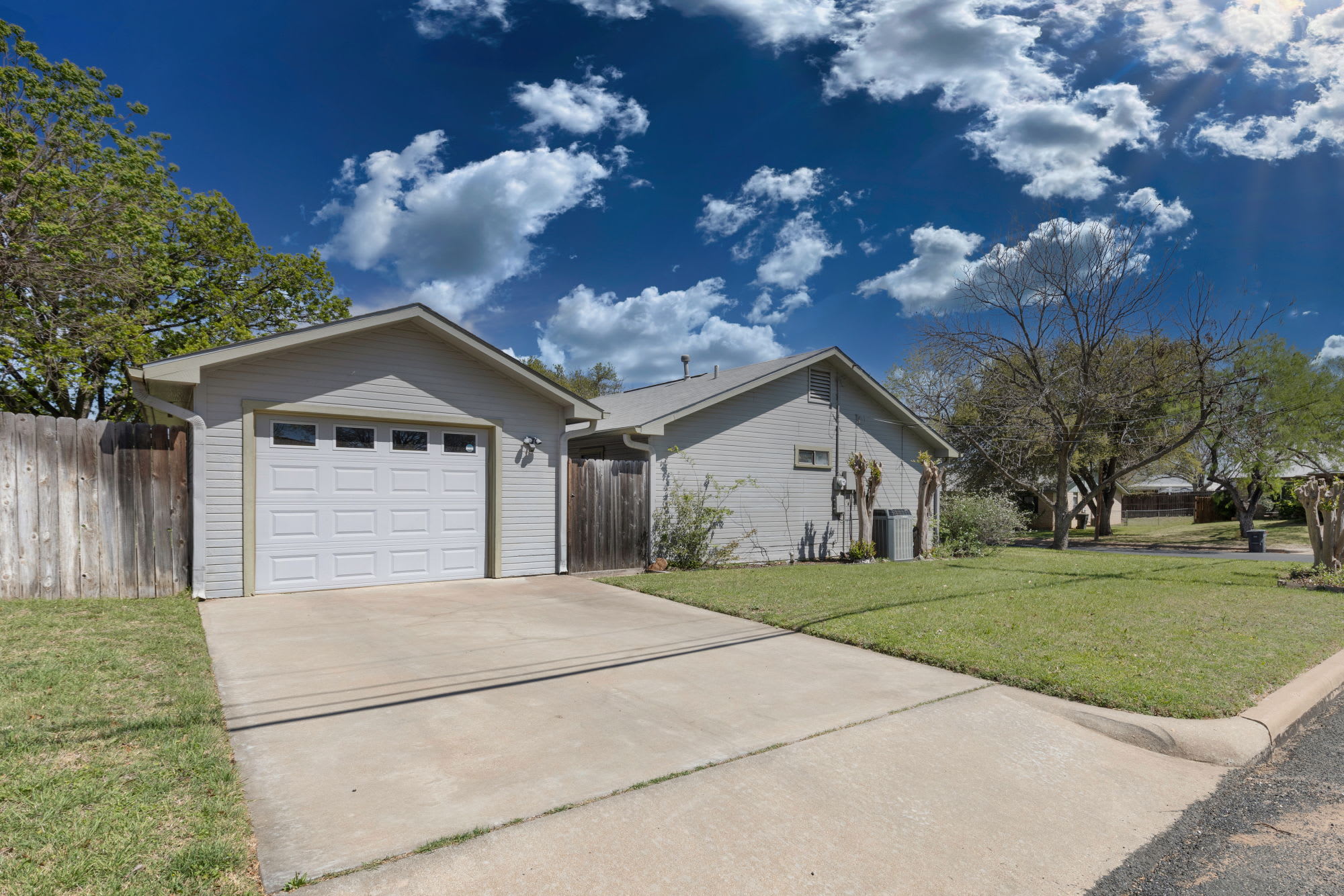 La Casita Verde - 4 mins to Main Street! | Photo 18