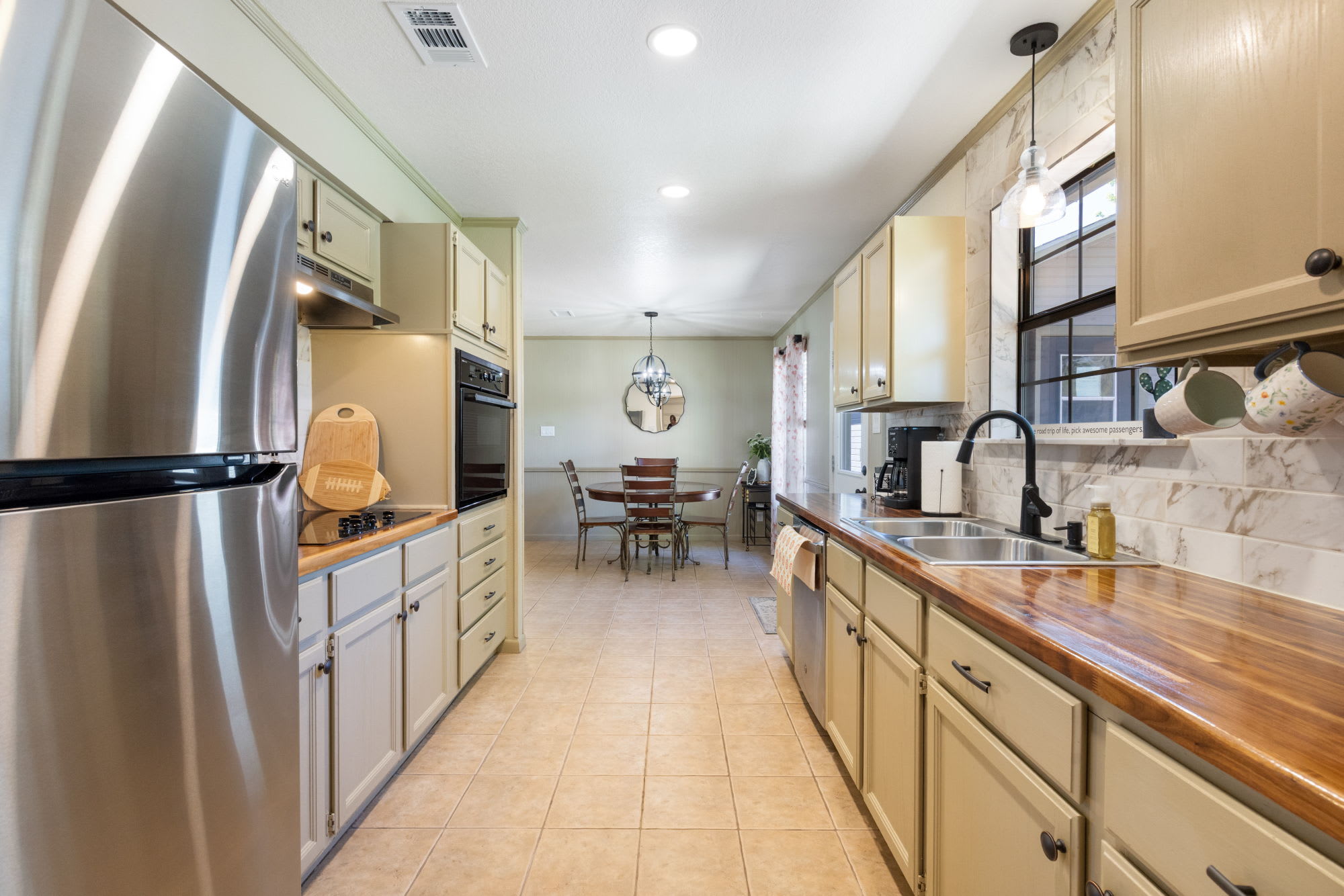 La Casita Verde - 4 mins to Main Street! | Photo 10